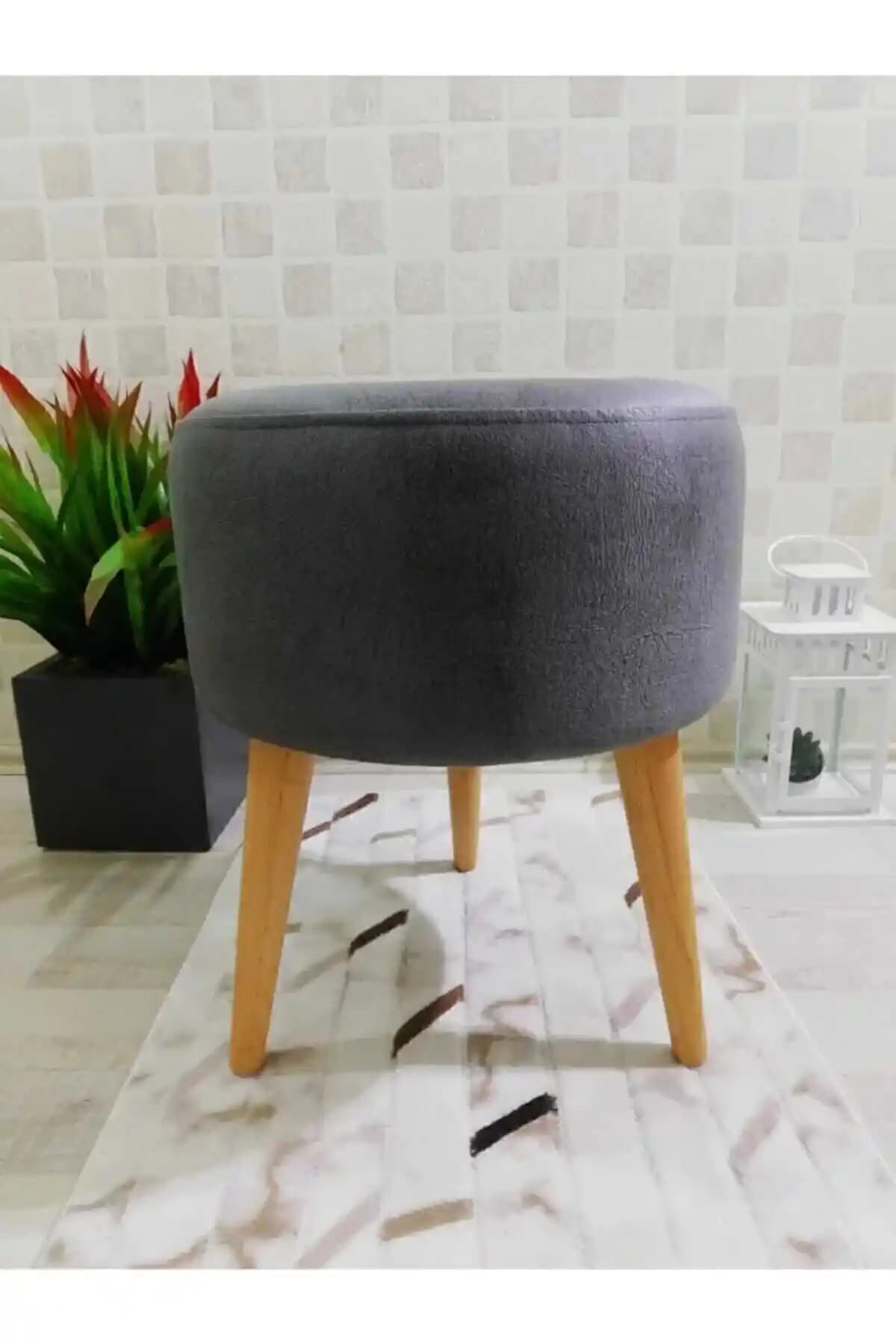 PufyHome Yüksek Ayaklı Gri Dekoratif Puf: Estetik ve Fonksiyonellik Bir Arada