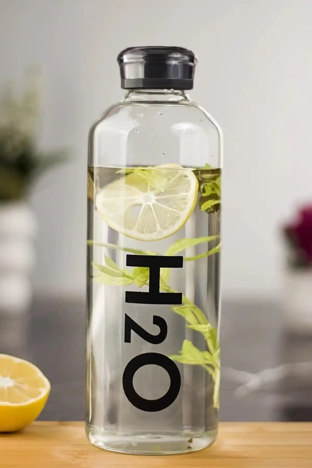 Tohana H2O Borosilikat Cam Matara: Sağlıklı ve Şık Günlük Su İçme Çözümü