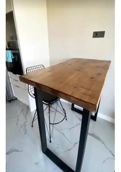 Uğurlu Baylar Doğal Ahşap Bar Masası: Modern ve Dayanıklı Tasarım Çözümü