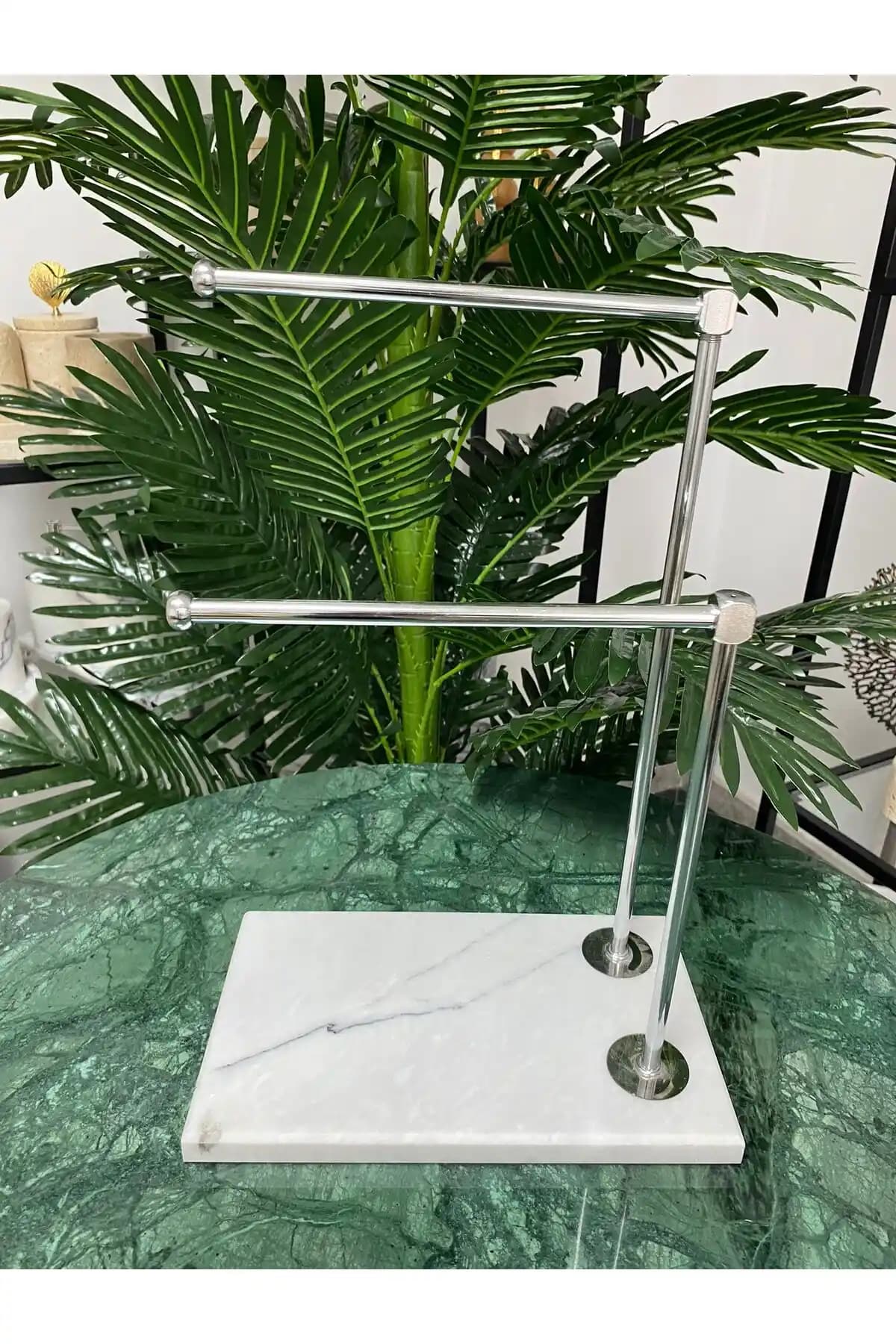 7SEPCOLLECTİON Mermer Ayaklı Metal Banyo El ve Kağıt Havluluk Standı Özellikleri ve Kullanım Rehberi