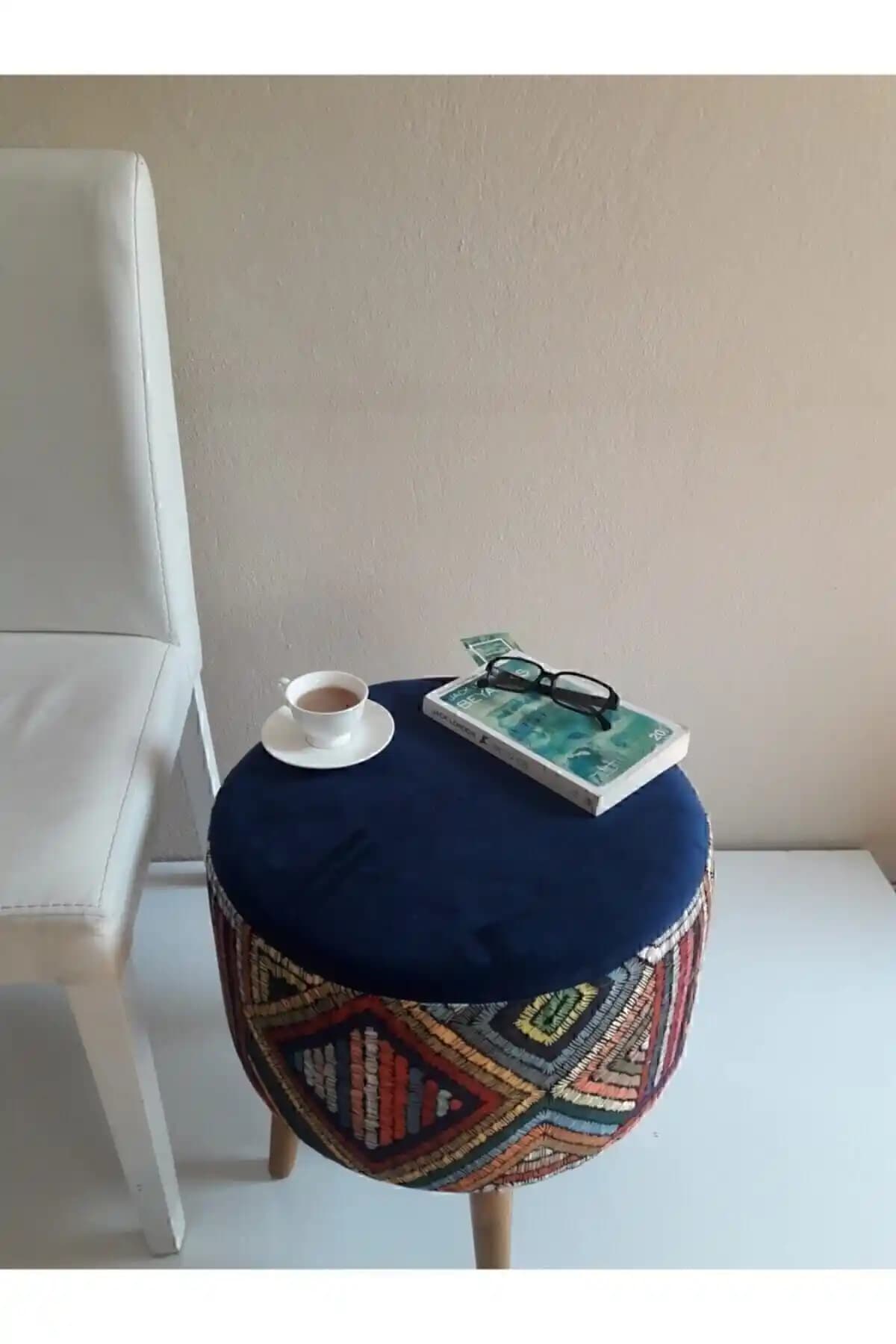 Albatros Retro Gürgen Ahşap Ayaklı Dekoratif Puf Tasarımı ve Kullanım Özellikleri