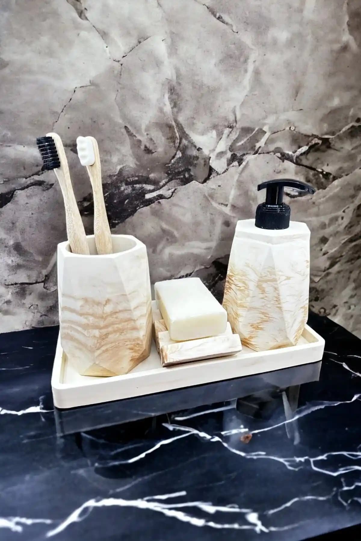 Betonmall 4 Parça Mermer Desenli Beton Banyo Seti ile Şıklık ve Fonksiyonellik