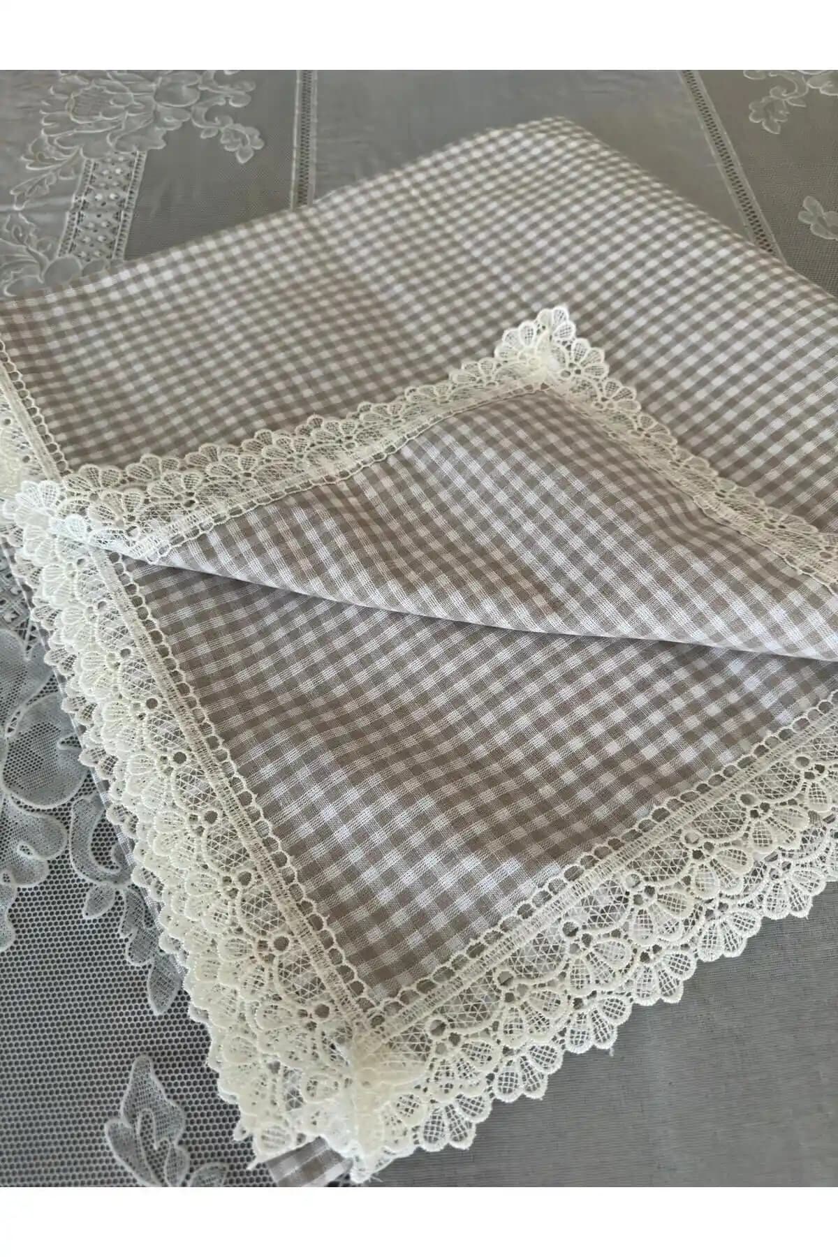 Dantelux Pitikare Fistolu 170x170 Bej Masa Örtüsü Şıklık ve Dayanıklılık Bir Arada