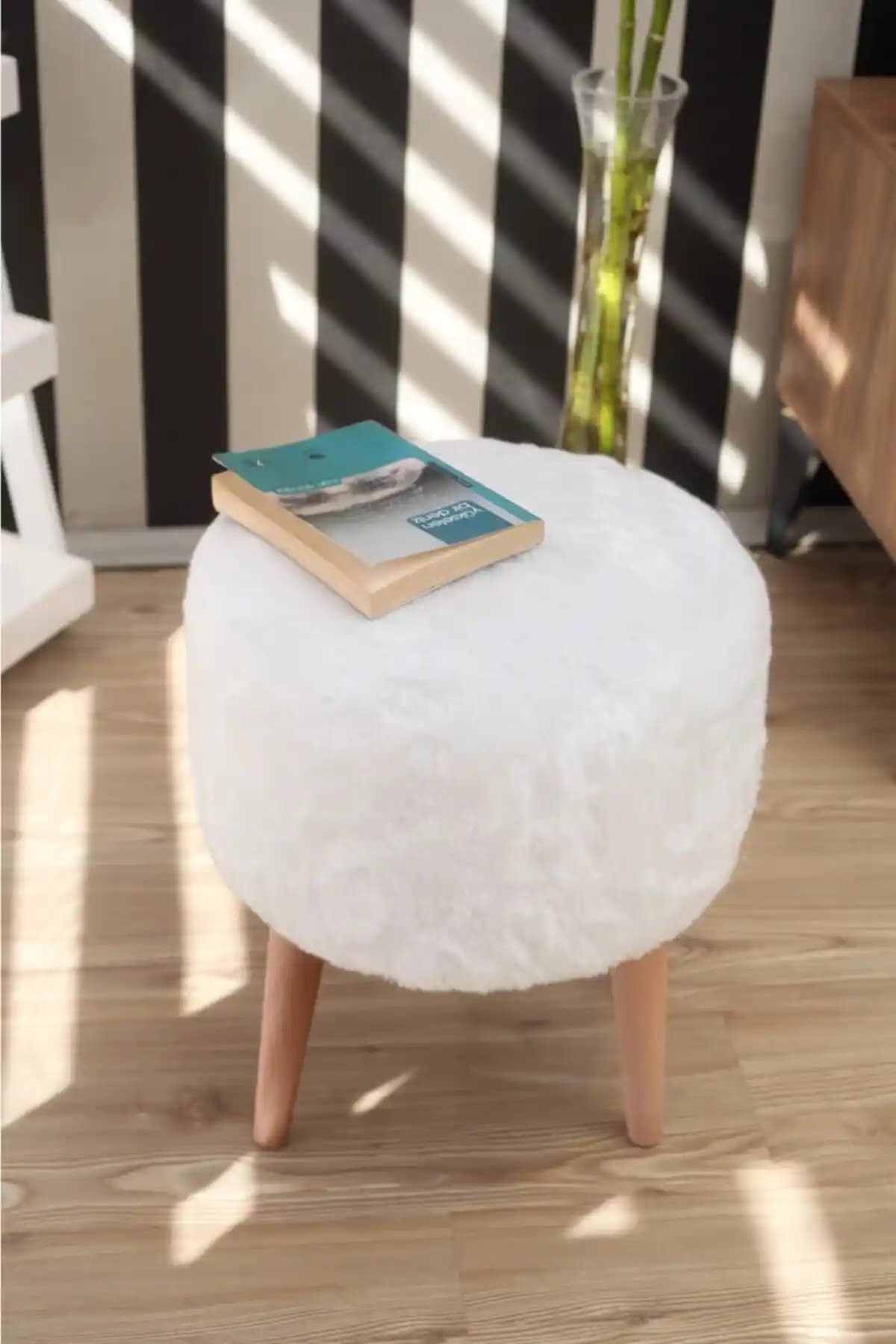 Dekortif Yuvarlak Beyaz Peluş Puf: Modern ve Dayanıklı Oturma Çözümü