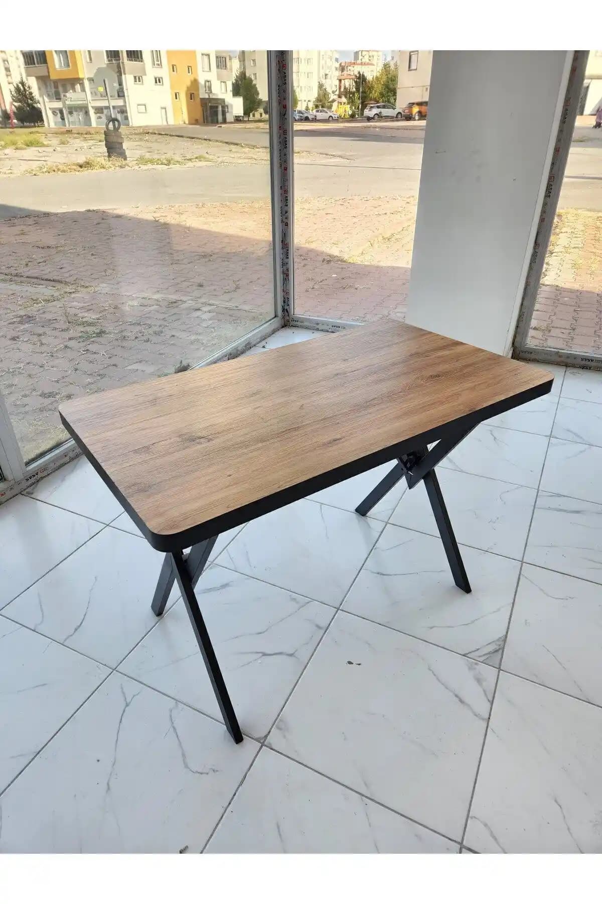 Demirhanlar Mobilya Modern Dikdörtgen Masa ile Çok Amaçlı Kullanım ve Estetik Sağlar