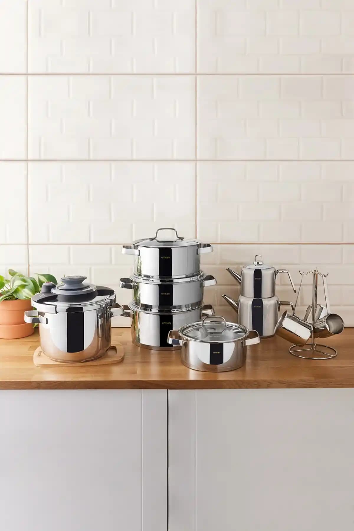 Emsan Asterion 17 Parça Çelik Mutfak Seti: Dayanıklı ve Estetik Tasarım ile Fonksiyonellik