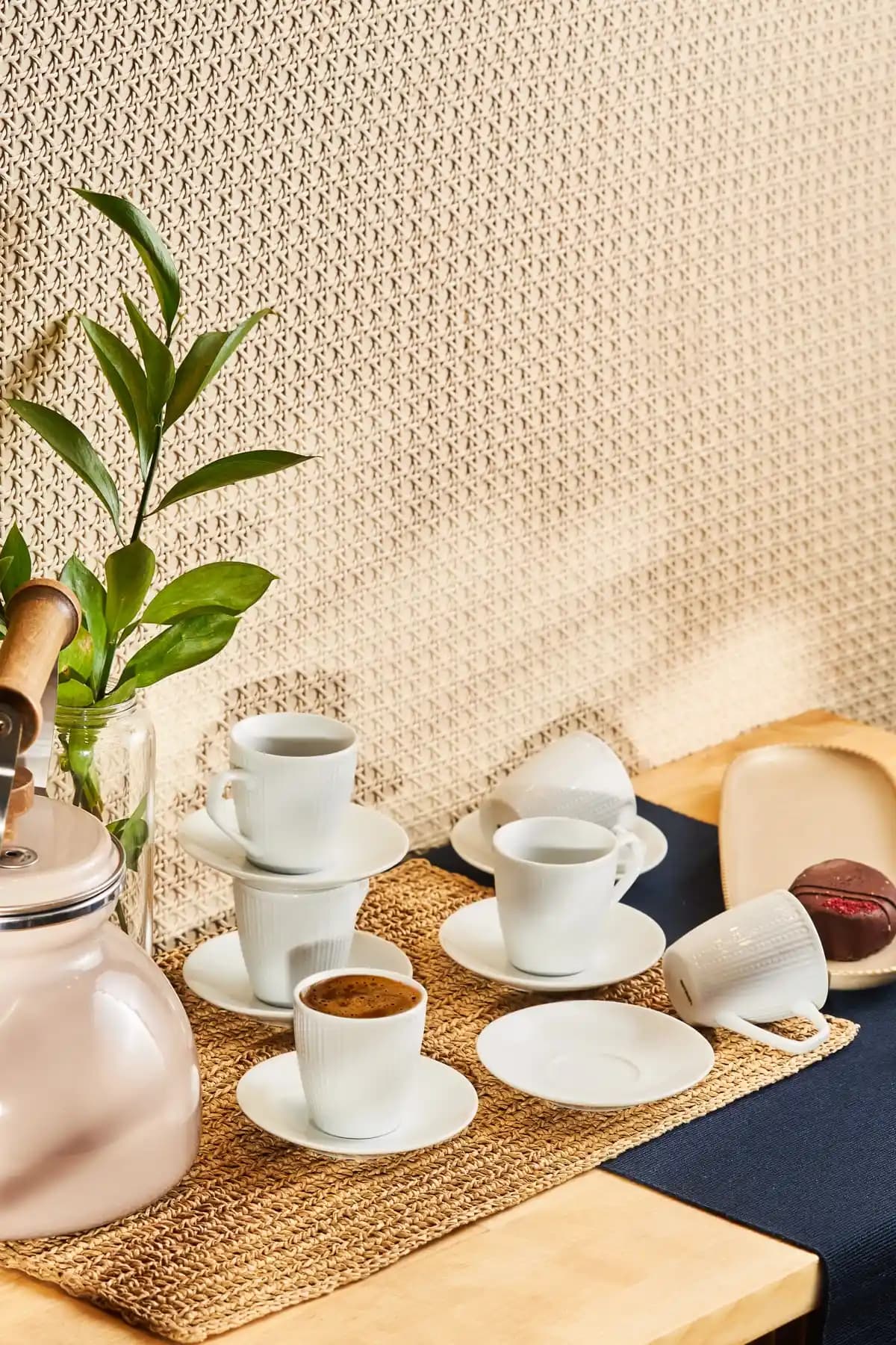 Emsan Ortaköy 6 Kişilik Kahve Fincan Takımı: Şıklık ve Fonksiyonellik Bir Arada