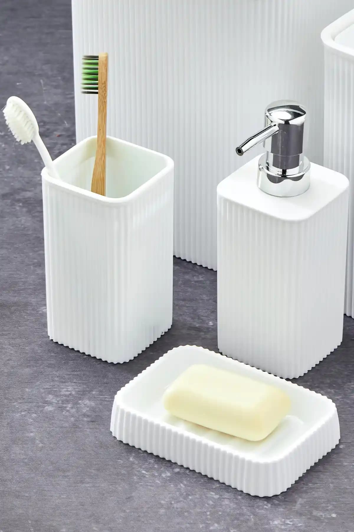 Homie Line 3 Parça Kare Lavabo Banyo Seti Modern ve Şık Tasarımıyla Banyolara Estetik Katıyor