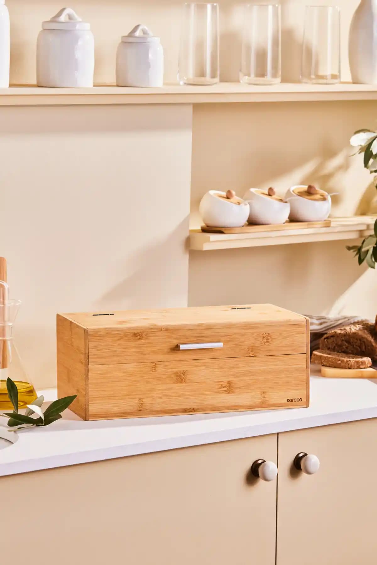 Karaca Nord Bamboo Ekmek Kutusu: Doğal Malzeme ve Şık Tasarım ile Mutfak Dekorasyonunu Tamamlar