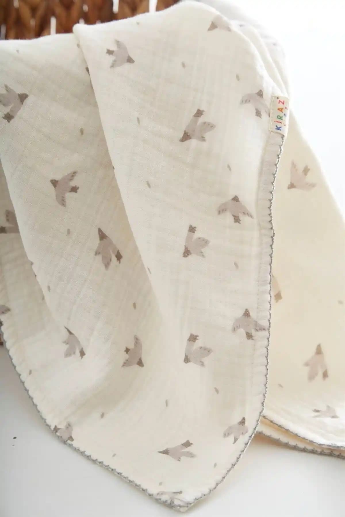 Kirazkids 100x100 Kuş Baskılı Müslin Örtü: Organik Pamuk ve Dayanıklılık Özellikleriyle Çocuklar İçin Güvenli Kullanım