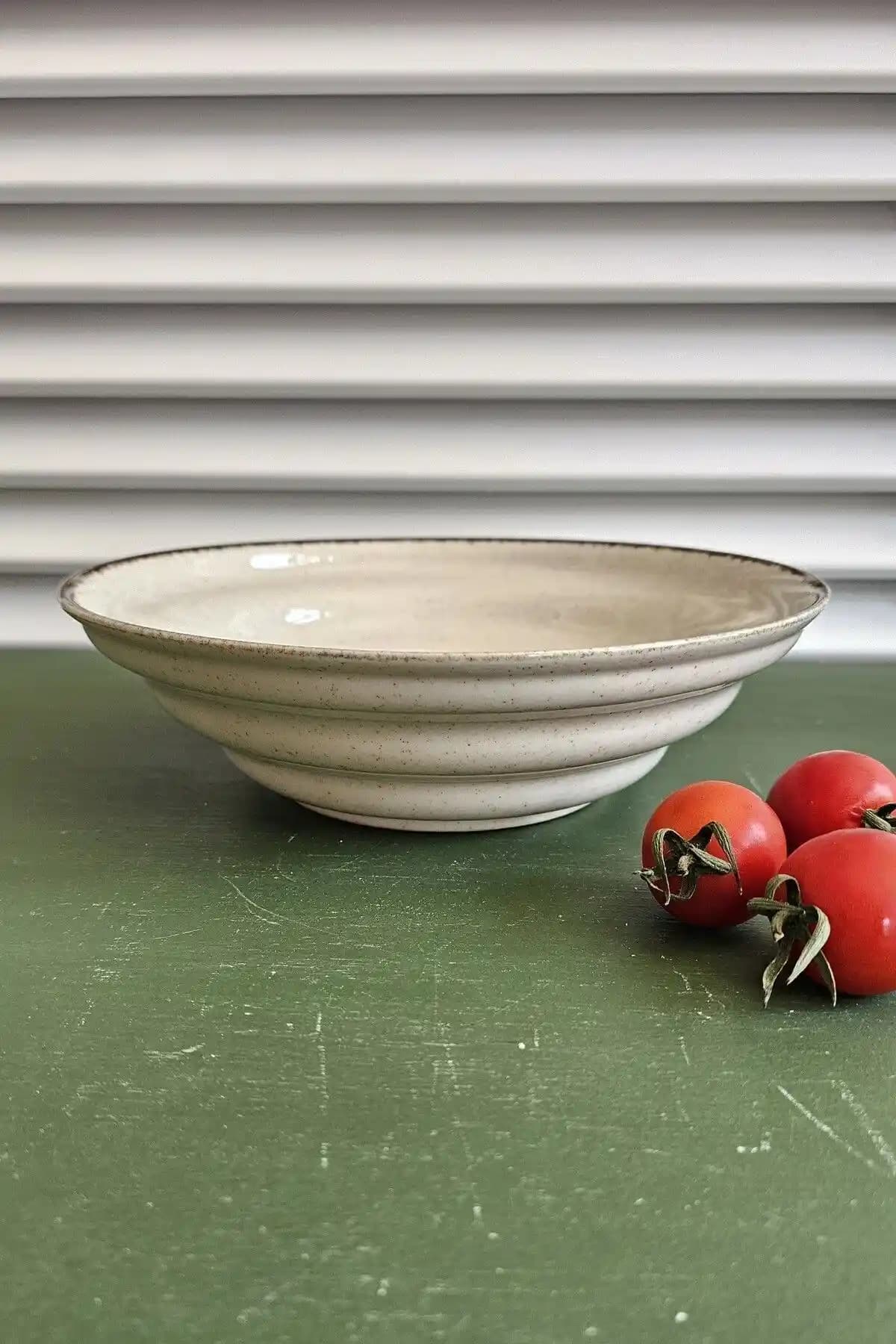 Kütahya Porselen Modern 23 Cm Salata Tabağı Şık ve Dayanıklı Tasarımıyla Öne Çıkıyor