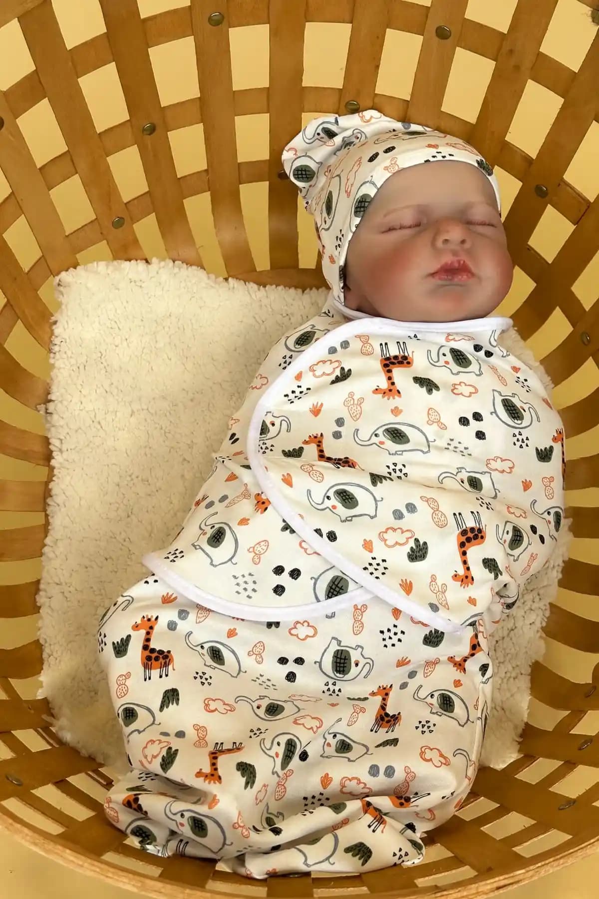 Minial Bebek Penye Cırt Kundak Şık ve Konforlu Tasarımıyla Bebekler İçin Uygun