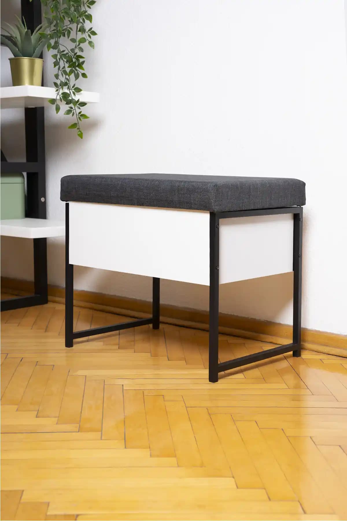 Mudesa Metal Ahşap Beyaz Sandıklı Puf: Çok Yönlü ve Estetik Oturma Çözümü