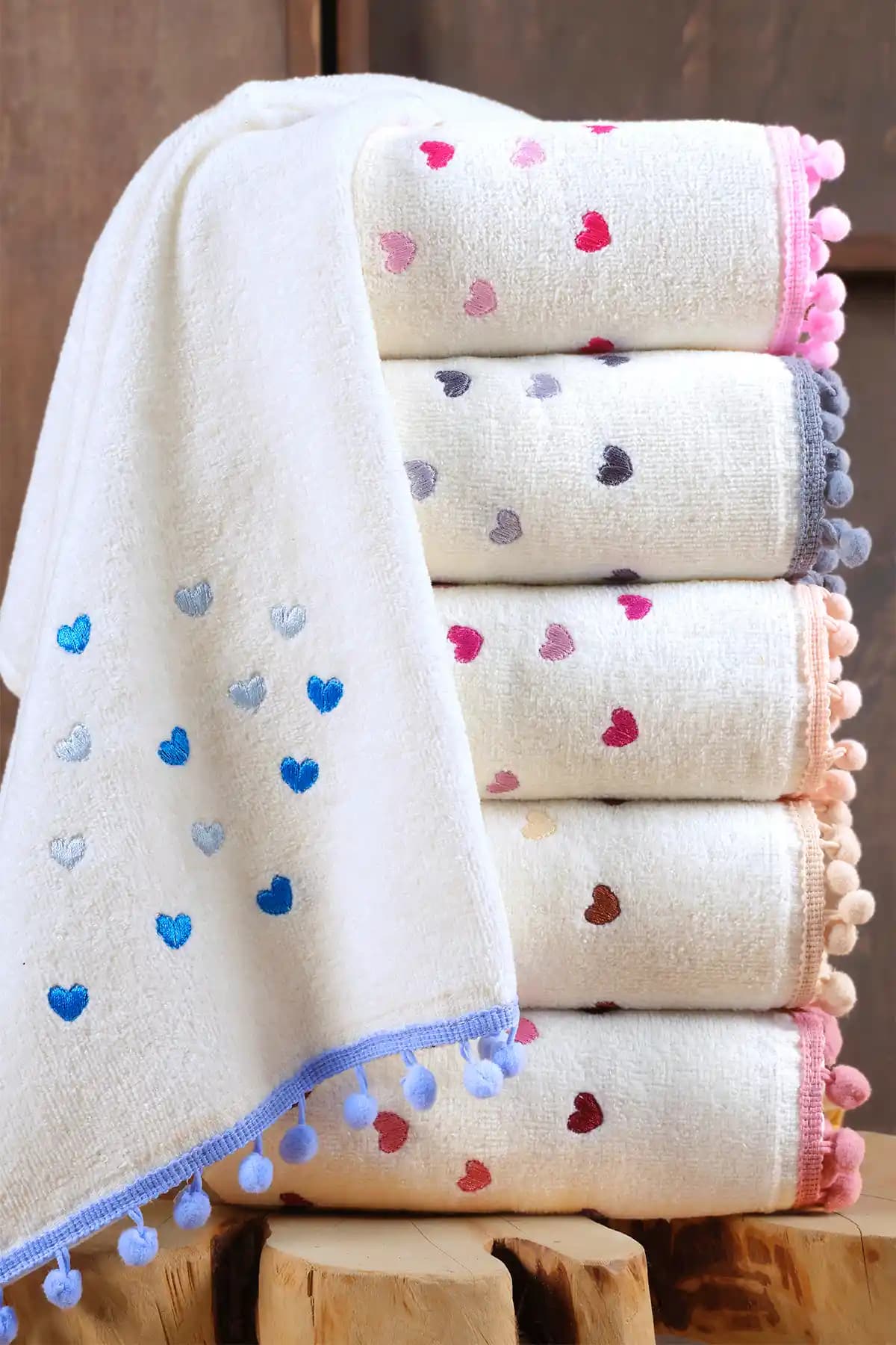 My Catherine Ponponlu Kalpli Nakışlı 6'lı Renkli Havlu Seti - Şık ve Fonksiyonel Tasarım