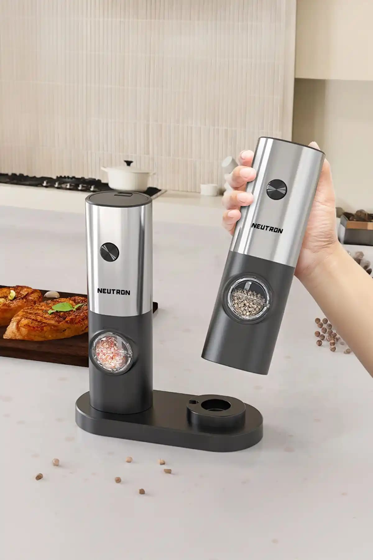 Neutron Pilli Led Işıklı Tuz ve Karabiber Değirmeni Modern Mutfaklar İçin Pratik Çözüm