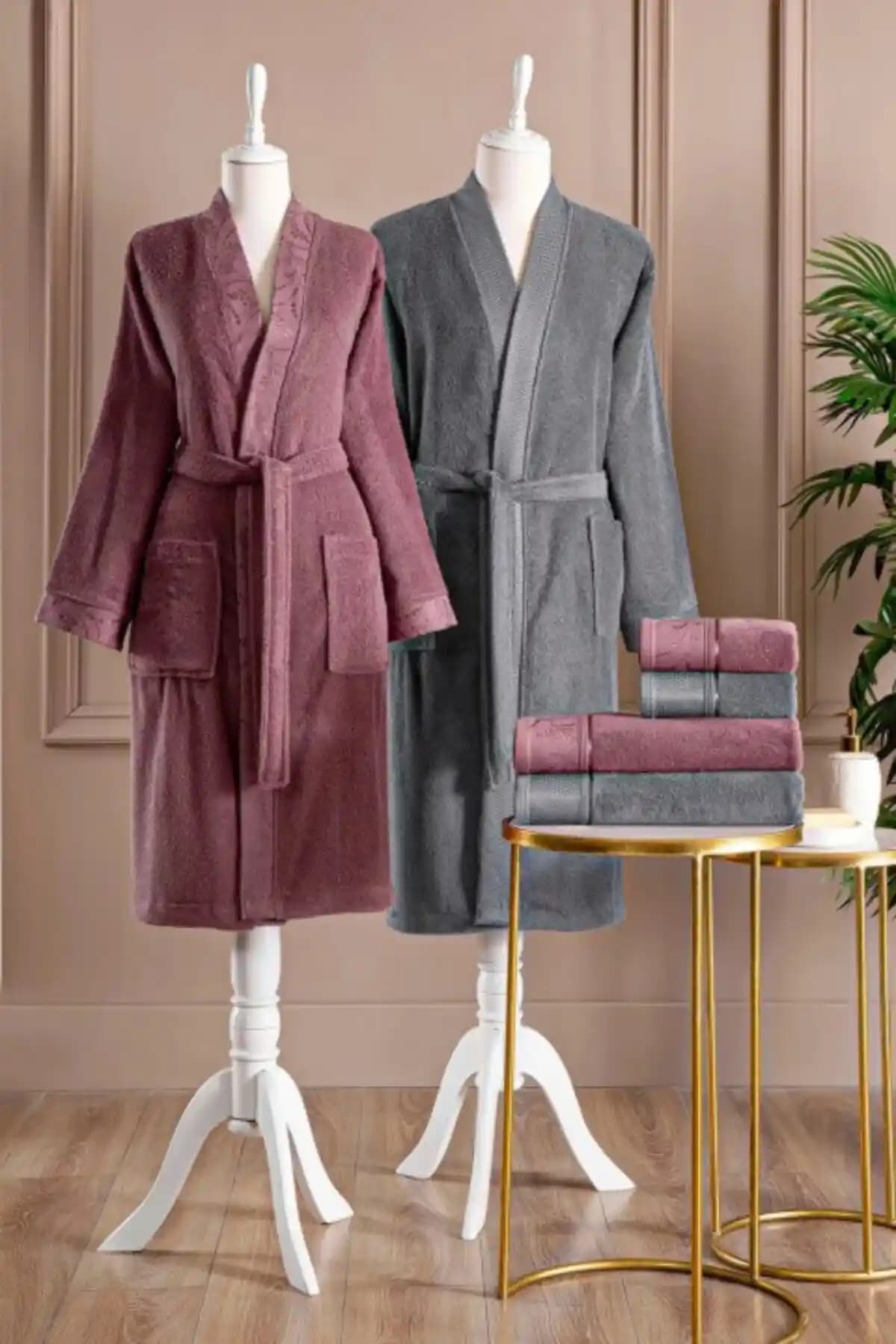 Özdilek Ditsy Aile Bornoz Seti: Yüksek Kalite ve Şık Tasarım ile Konforun Buluşması