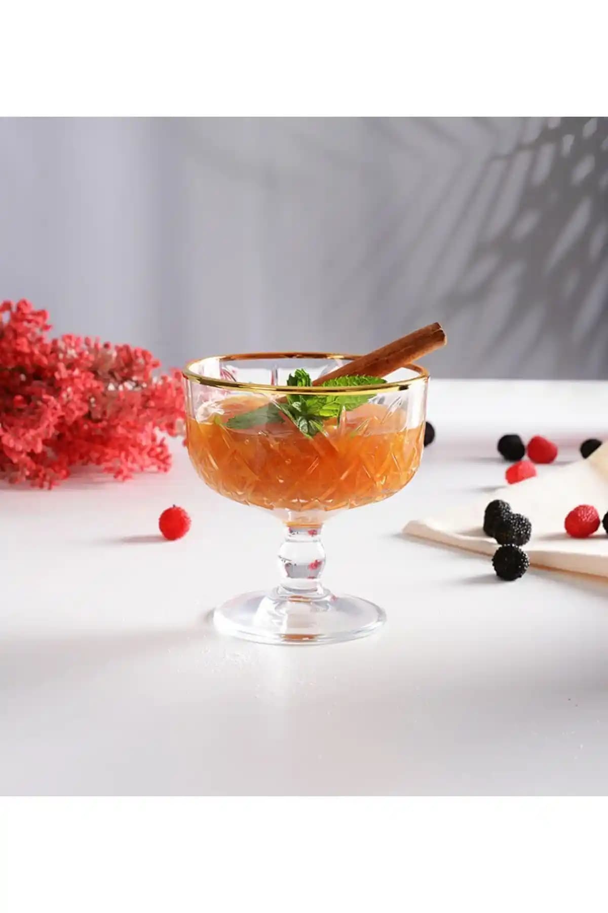 Paşabahçe Timeless Golden Touch 4'lü Ayaklı Dondurmalık Seti Estetik ve Fonksiyonellik Sunar