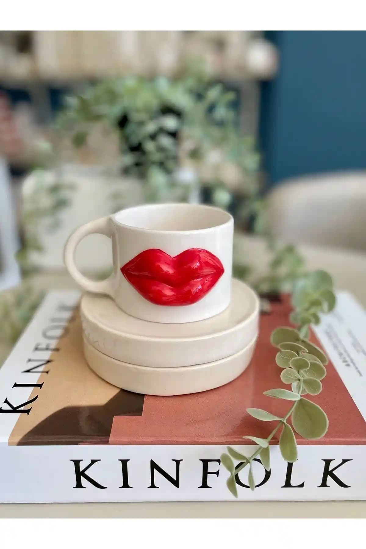 Terraco Seramik Kırmızı Dudak Kupa: El Yapımı Şık ve Fonksiyonel Tasarım