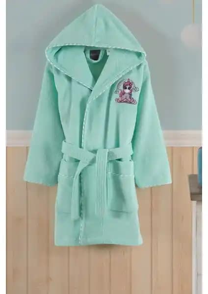 Varol Bambu Nakışlı Çocuk Bornozu ve Dama Serisi Şal Yaka Pike Bornoz Karşılaştırması