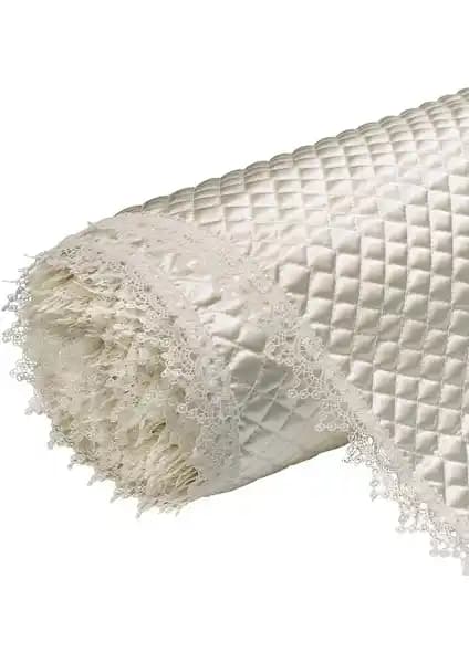 Vintage Saten Raf Örtüsü Alper Başhelvacı Tasarımı Krem Renkli ve Şık Dekoratif Ürün