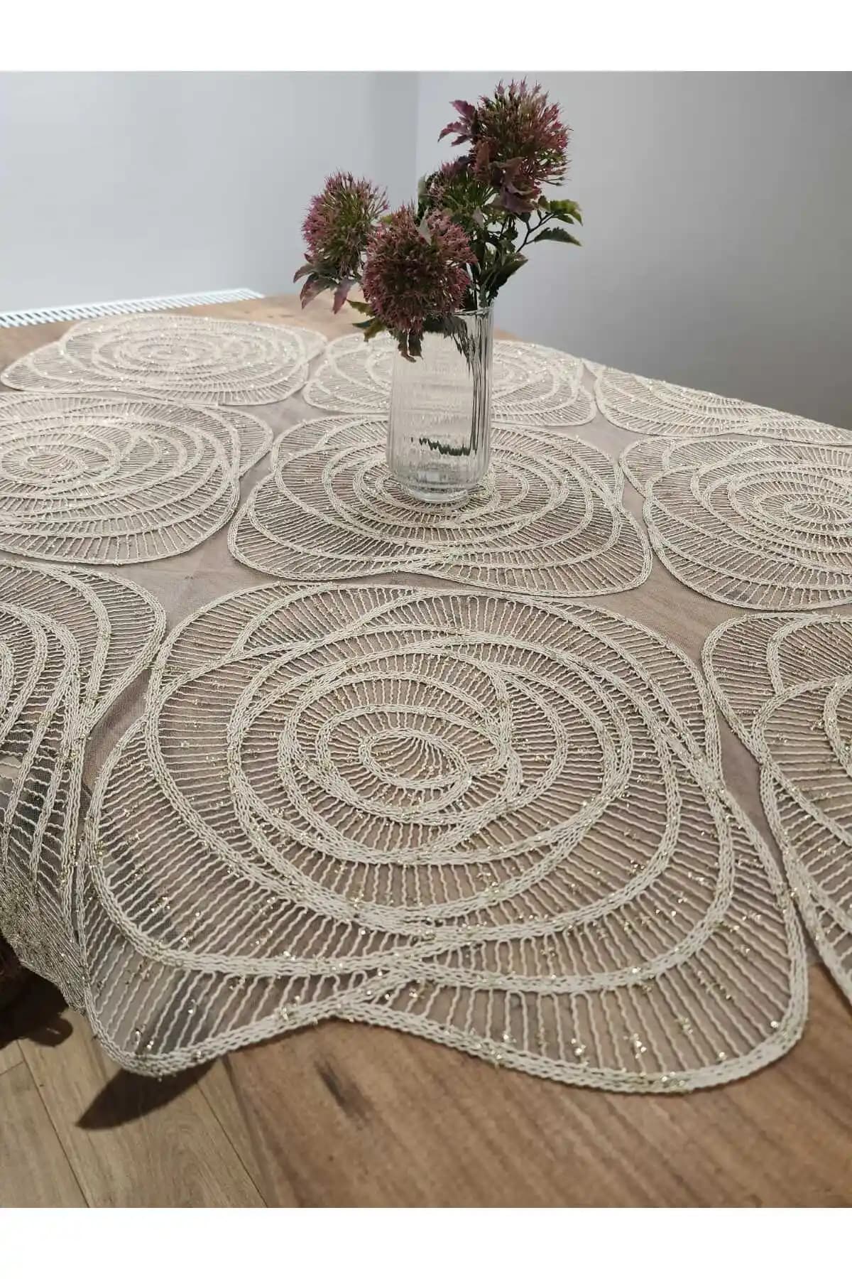 YALINSHOME Lüks Bej Masa Örtüsü ve Fiskos Dantel Gold Simgili 95x95cm