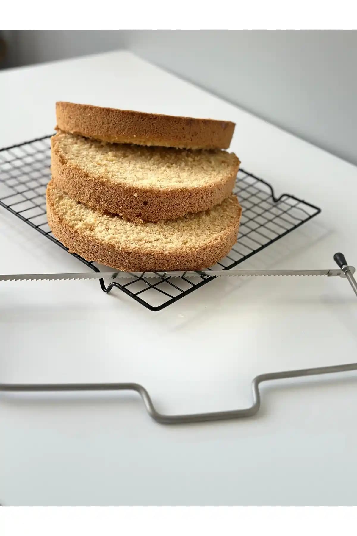 Yıkanabilir Yağlı Kağıt ve Tek Bıçaklı Pasta Testeresi: Pratik ve Dayanıklı Mutfak Çözümü