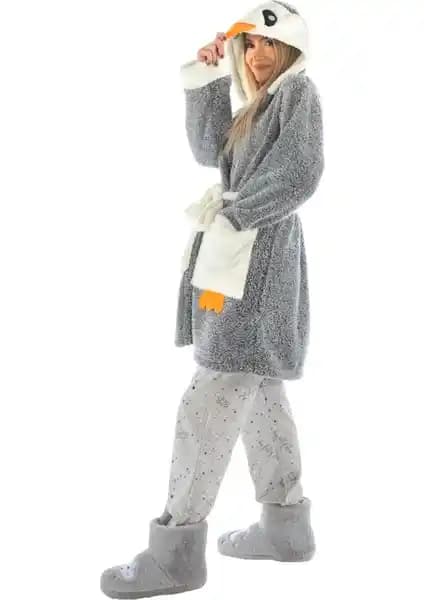 Zeynep Tekstil Penguen Nakışlı Kapşonlu Wellsoft Bornoz: Konfor ve Şıklığın Buluşması