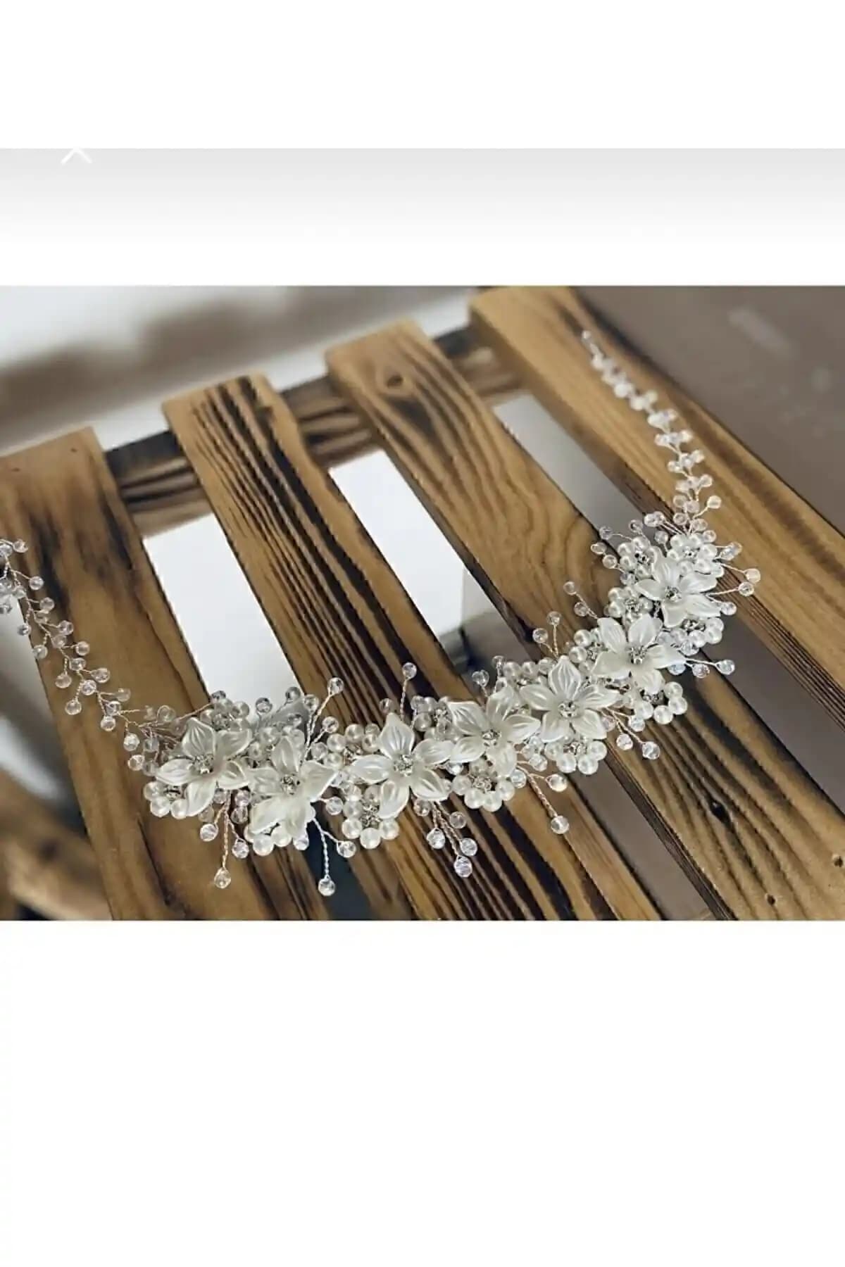 Asimel Tasarım Gelin Tacı: Zarafet ve Şıklığın Modern ve Klasik Uyumuyla Öne Çıkan Aksesuar