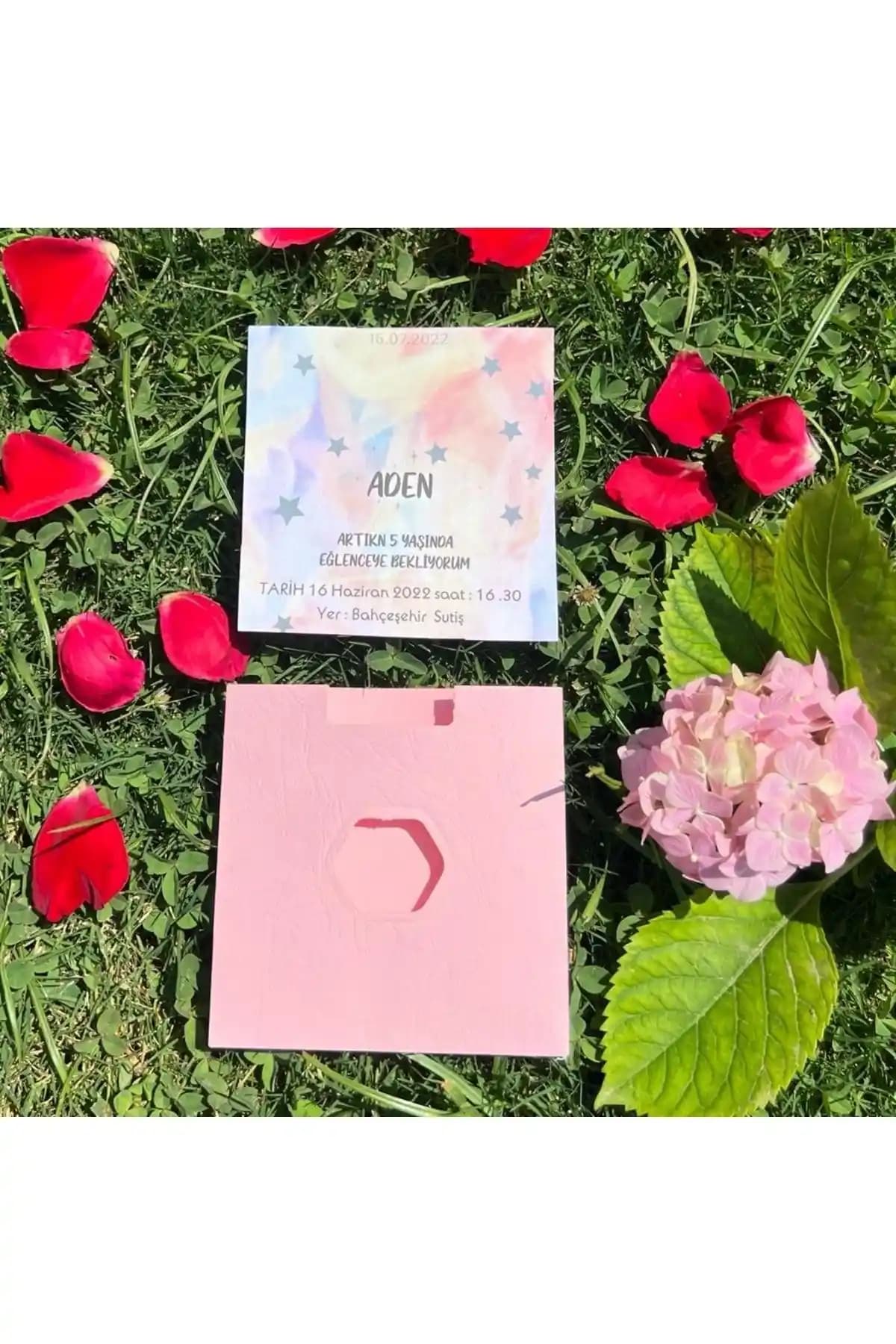 Baharistic Zarflı Doğum Günü Davetiyesi Seti: Estetik ve Pratik Tasarım