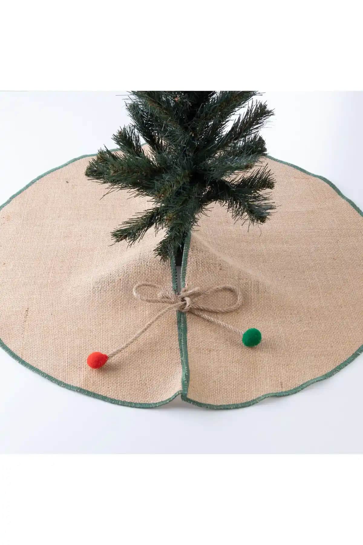 Bimotif Yılbaşı Çam Ağacı Örtüsü: Estetik ve İşlevsel Dekorasyon Unsuru