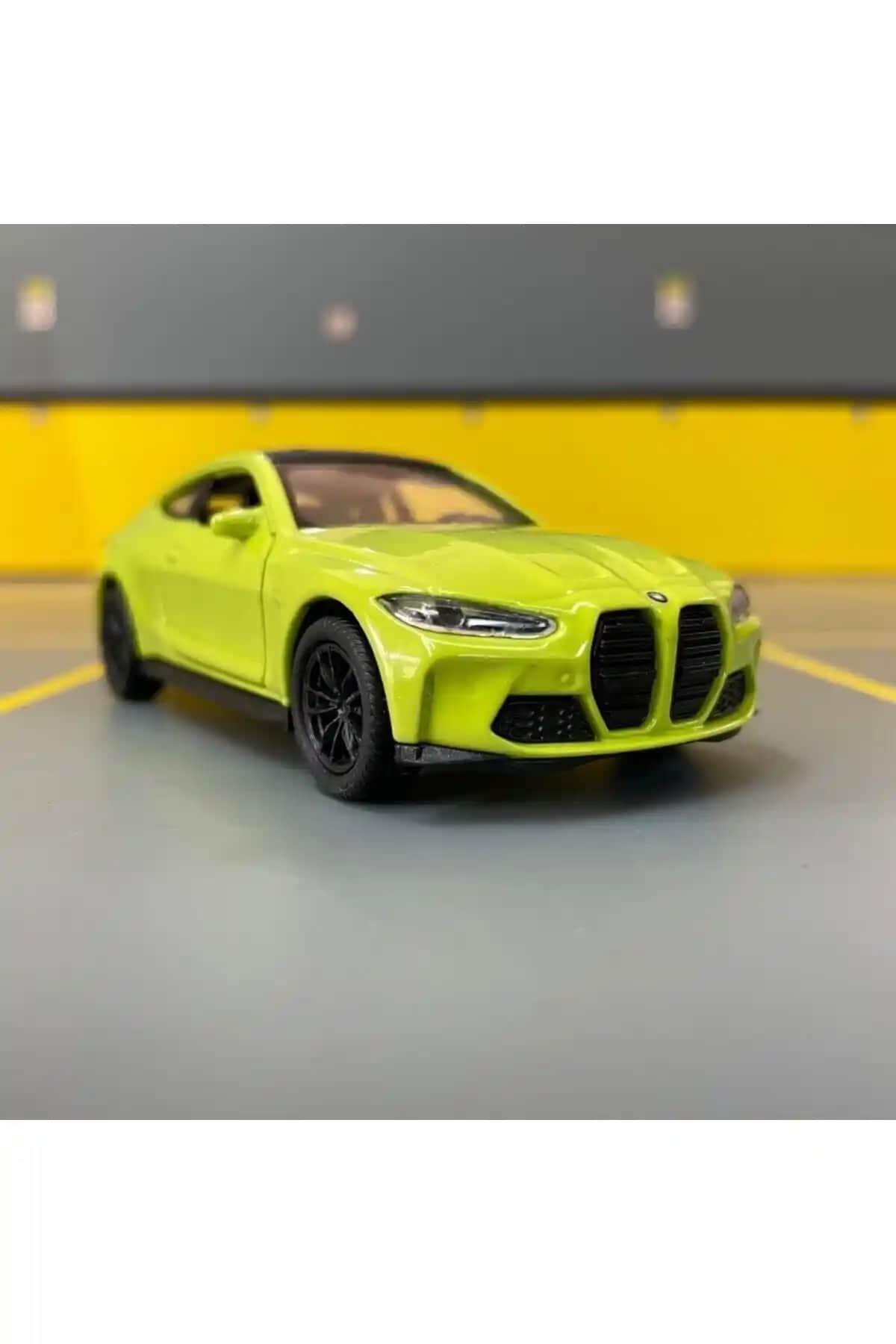 BMW M4 ve WELLY Renault Clio RS Model Araçların Karşılaştırması