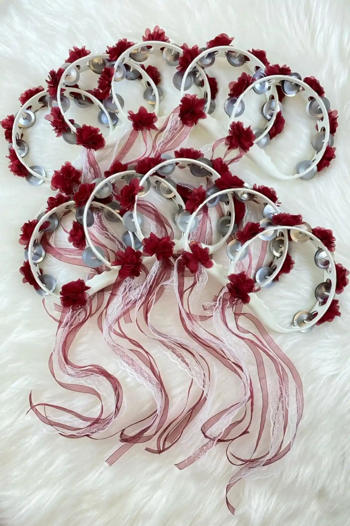 Bordo Renkli, Üç Boyutlu Lazer Çiçek ve Kurdele Detaylı Gelin Nedime Tefi Ürünü