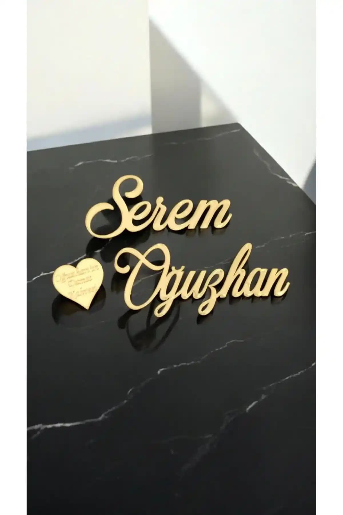 CyzHome Gold Pleksi İsimlikler ve Damat Kahvesi ile Şık Dekorasyon Çözümü