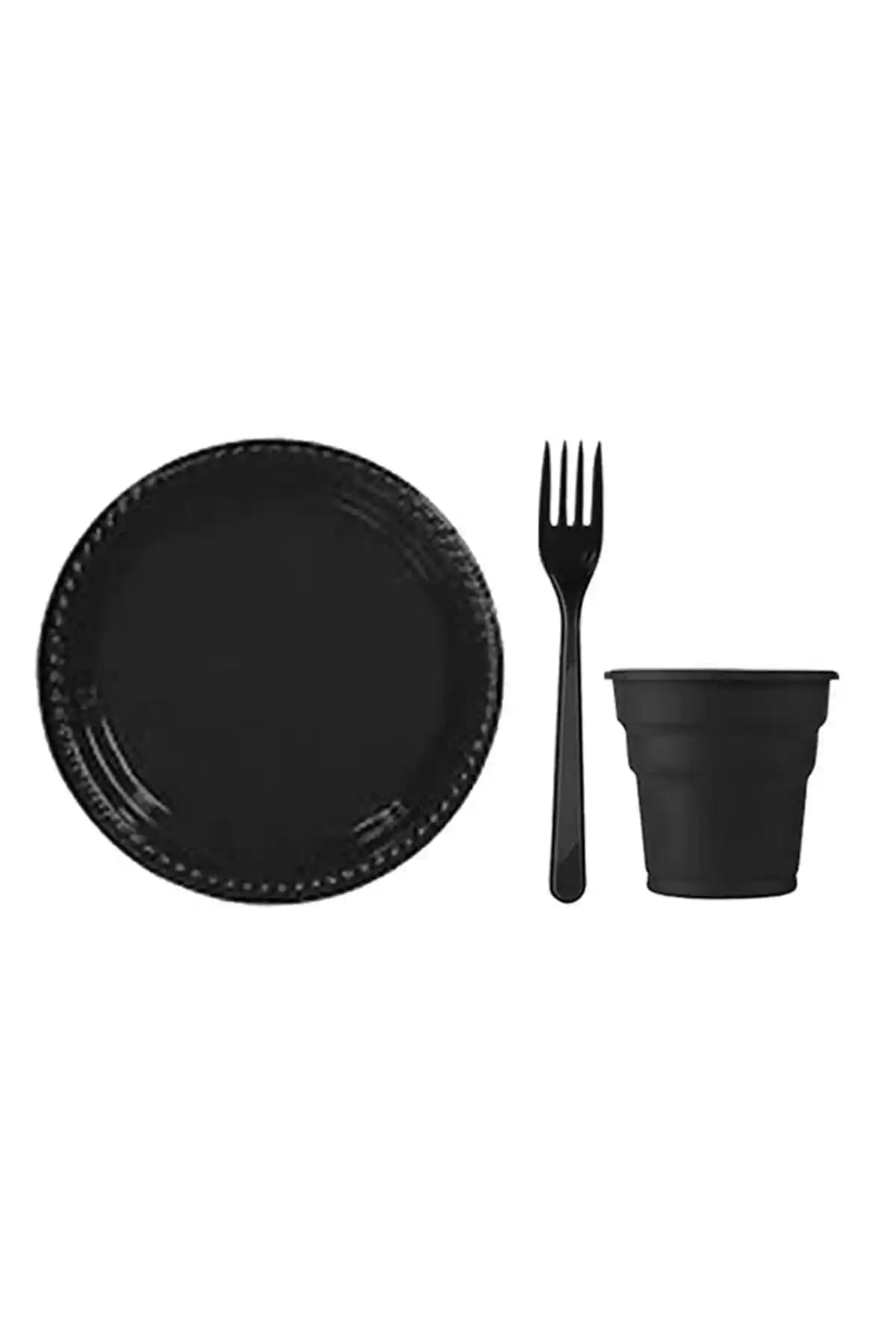 Davetleriniz için ideal plastik tabak setleri karşılaştırması: Siyah ve Gold seçenekleri