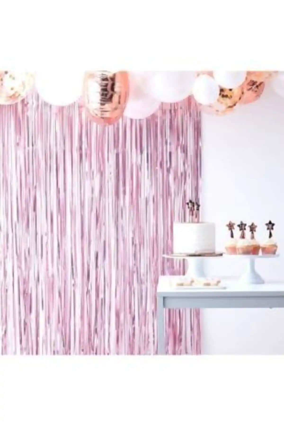 Deniz Party Store Metalize Arka Fon Perdesi ve Genel Markalar Kapı Perdesi Karşılaştırması