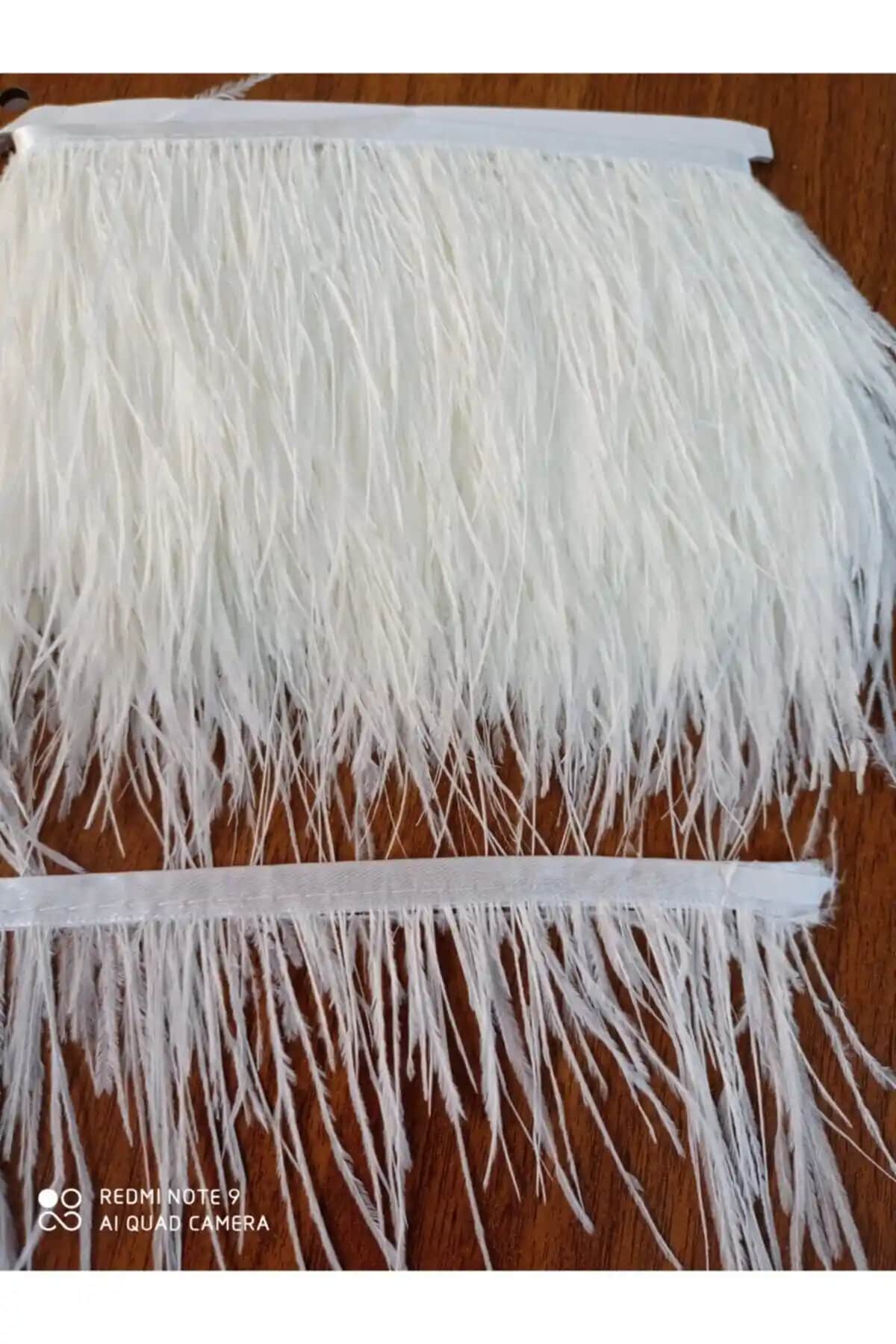 Deve Kuşu Tüyü Modeli: Estetik ve Çok Yönlü Kullanım İmkanlarıyla Doğal Dekorasyon Malzemesi