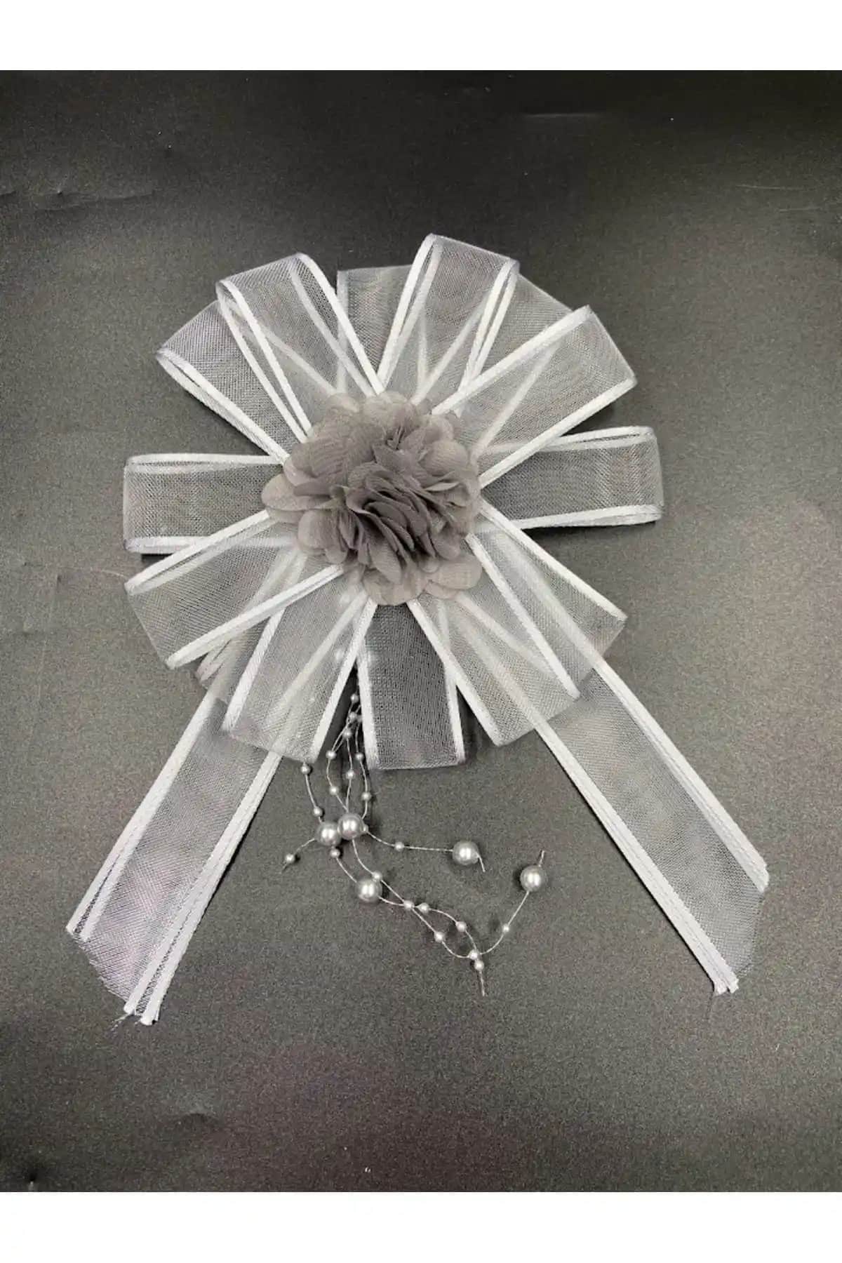 Ecrin Tuhafiye Hobi Lüx Gümüş Bohça Süsü ve Uğur Bujiteri Siyah Konvoy Süsünün Karşılaştırması