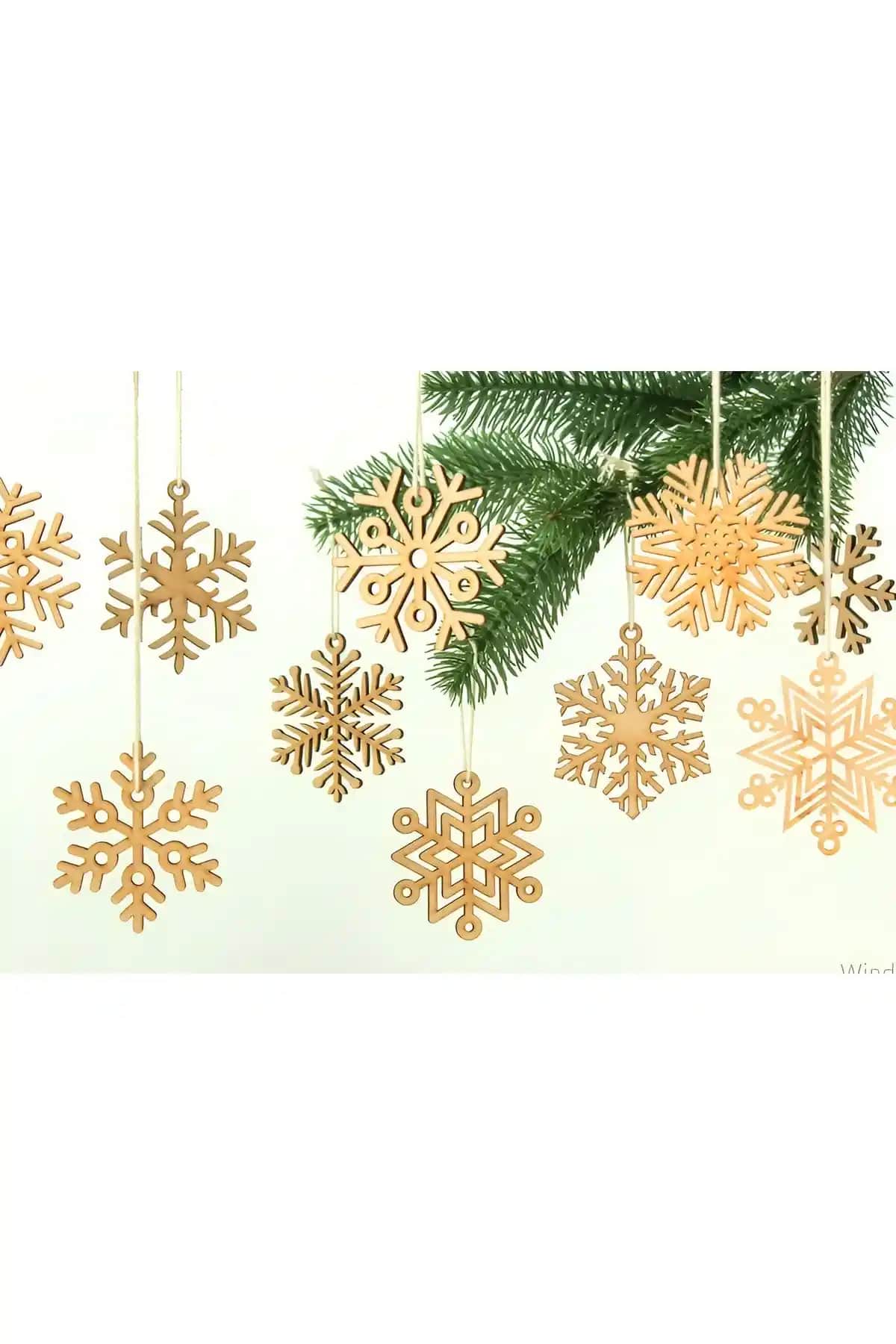 Elfora ve Happyland Yılbaşı Süsleri Karşılaştırması: Malzeme, Estetik ve Kullanım Özellikleri