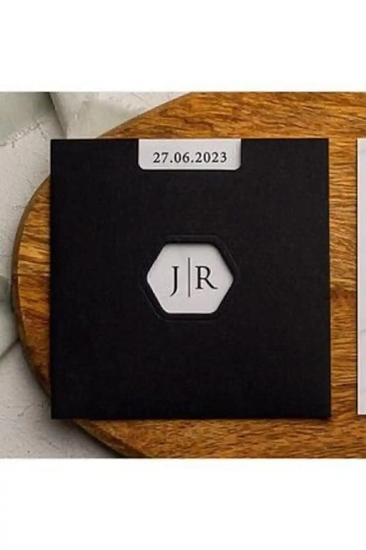 Erdem Düğün ve Nişan Davetiyesi 9156: Şık Tasarım ve Kişiselleştirme İmkanıyla