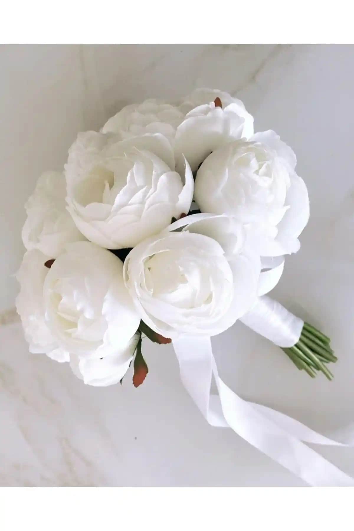 Fesleğen Çiçek ve Florbar Krem Şakayık Gelin Buketi Karşılaştırması