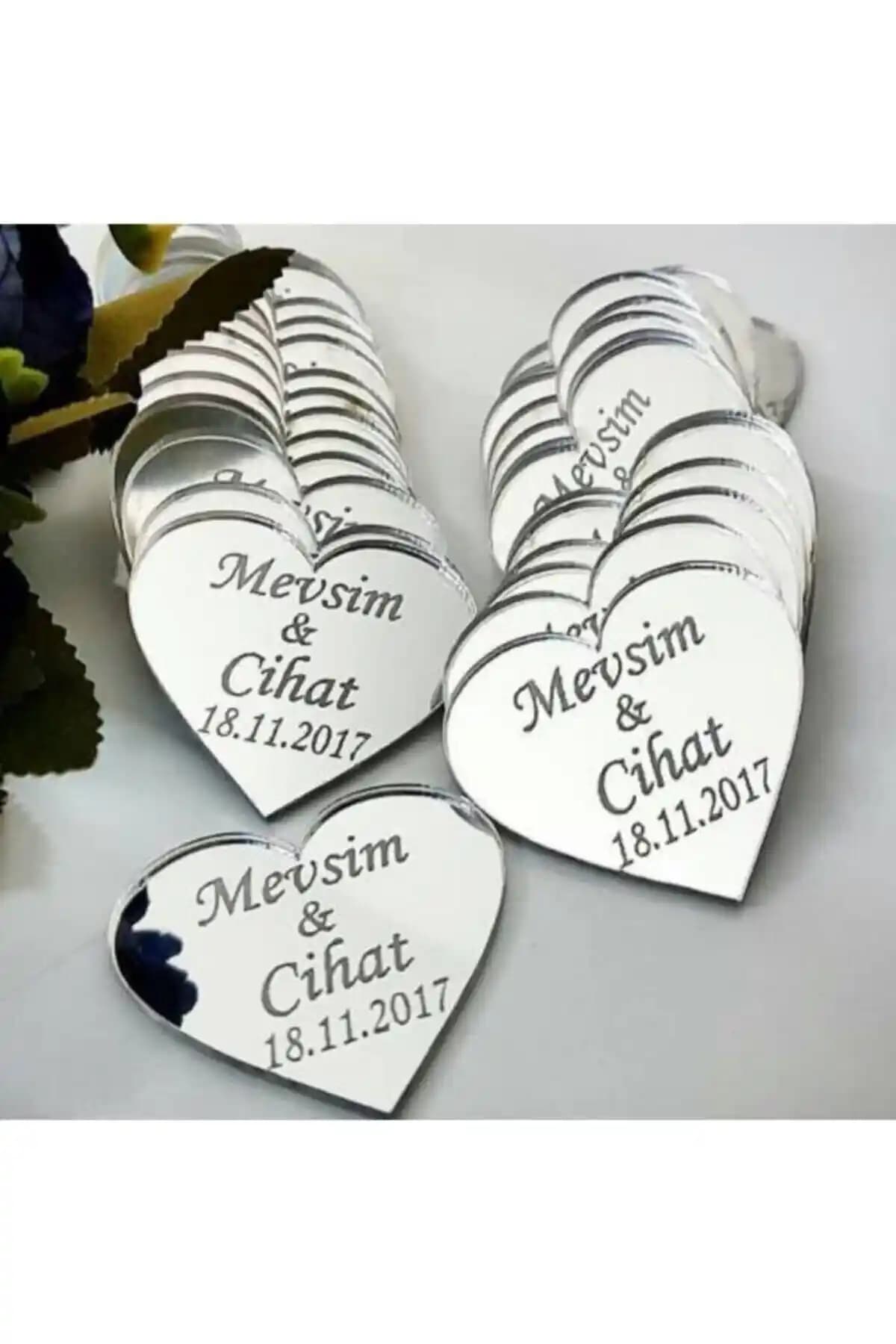 Genel Markalar 3 cm Kalp Pleksi Ayna Etiketleri ile Özel Günlerinizde Şıklık ve İşlevsellik