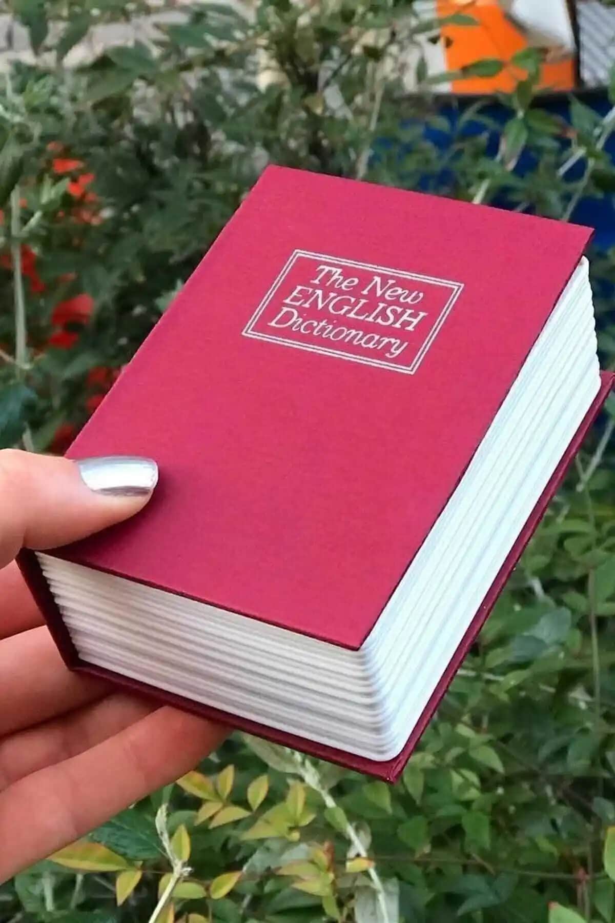 Genel Markalar Kitap Şeklinde Gizli Kasa Kumbara Dekoratif ve Güvenli Saklama Çözümü