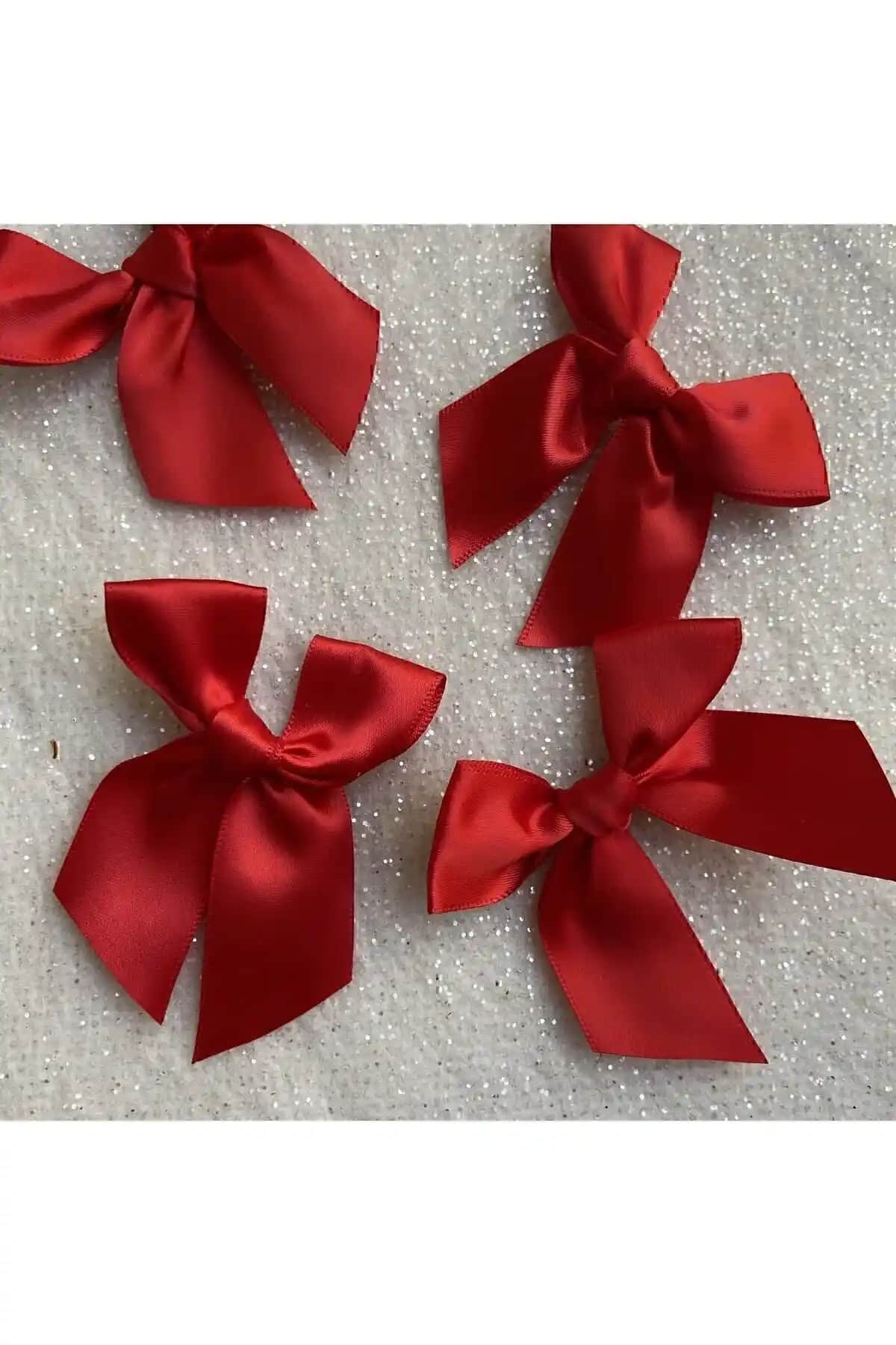 Genel Markalar ve Serap Çiçekçilik Kırmızı Saten Fiyonk Karşılaştırması