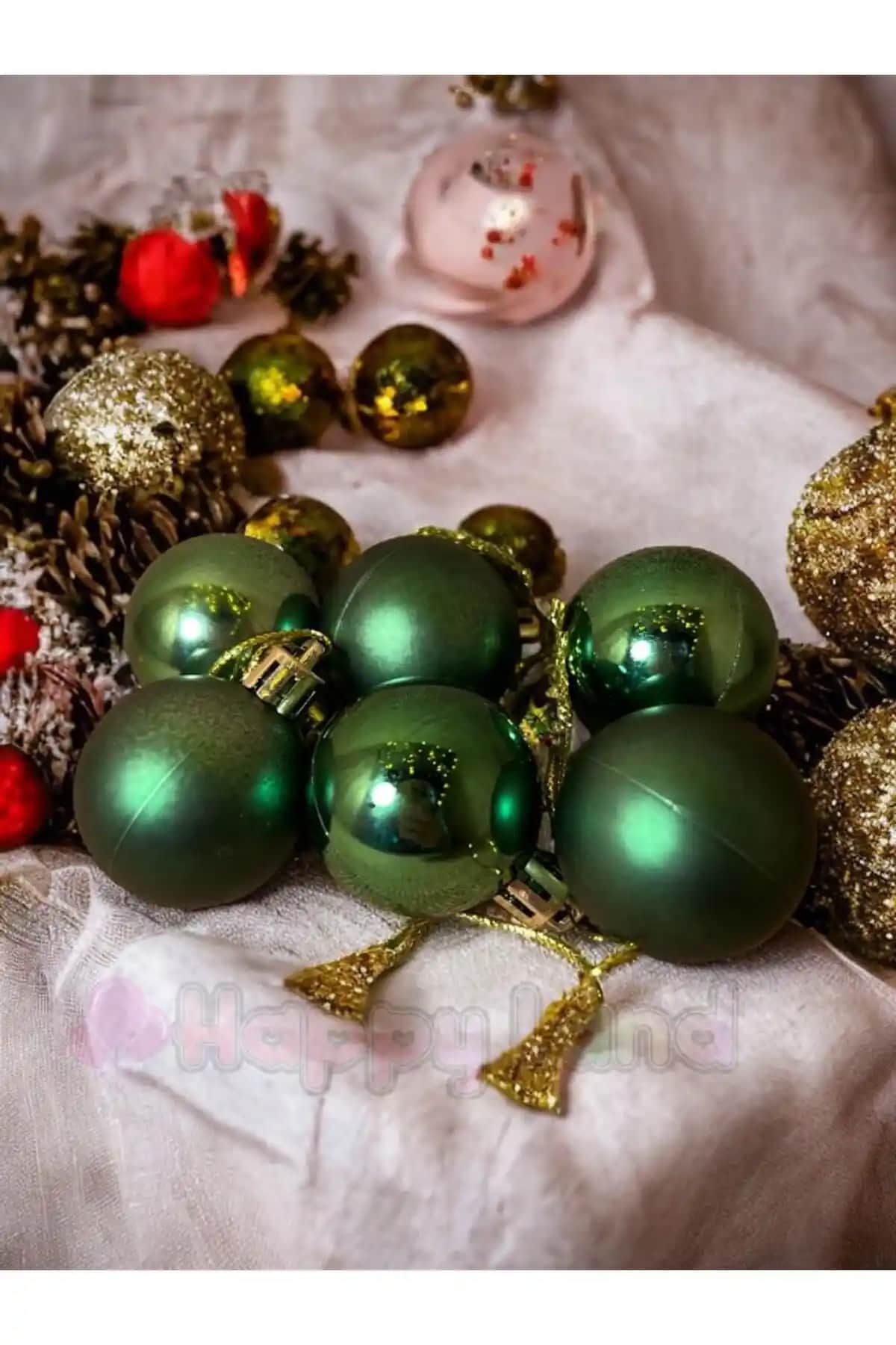 Happyland Yılbaşı Çam Ağacı Süsü: Yeşil Parlak Toplar ile Dekorasyonunuzu Canlandırın