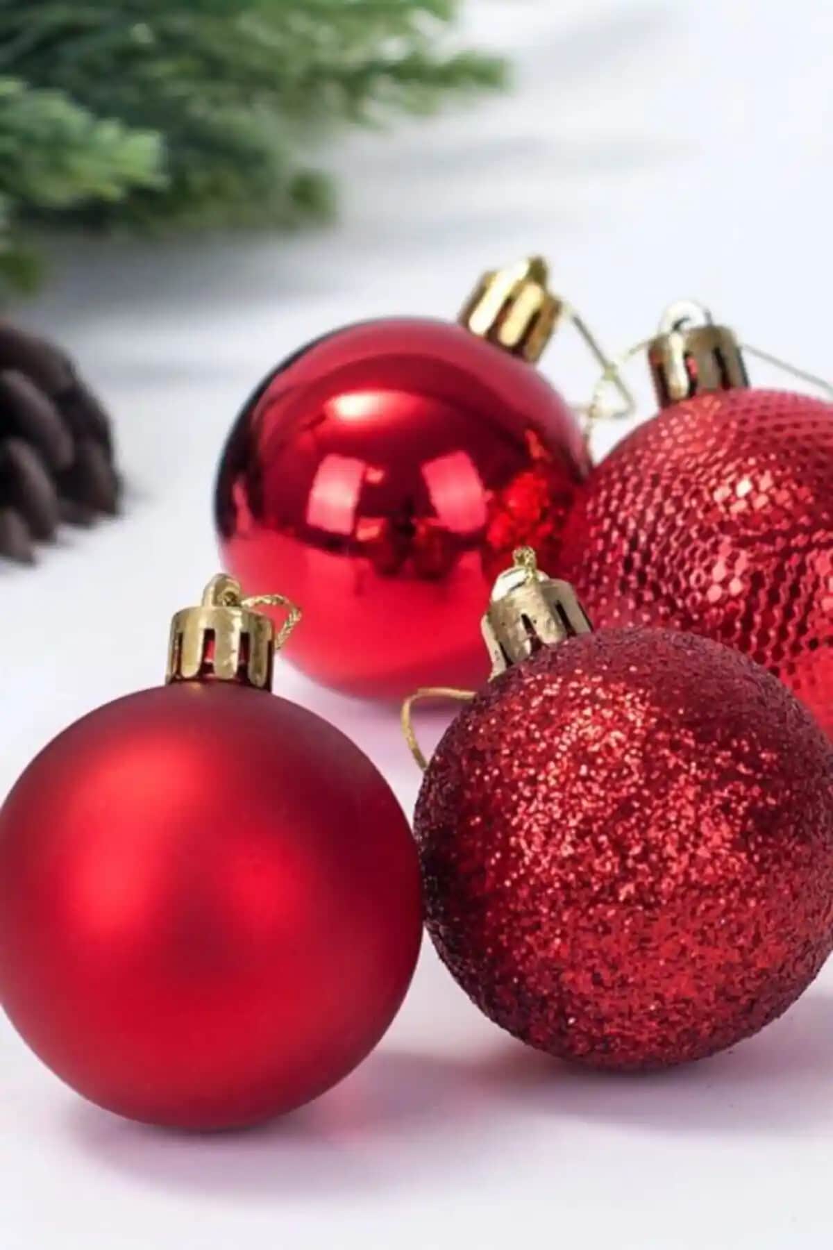 Happyland Yılbaşı Topları Karşılaştırması Kırmızı ve Rose Gold Seçenekleri