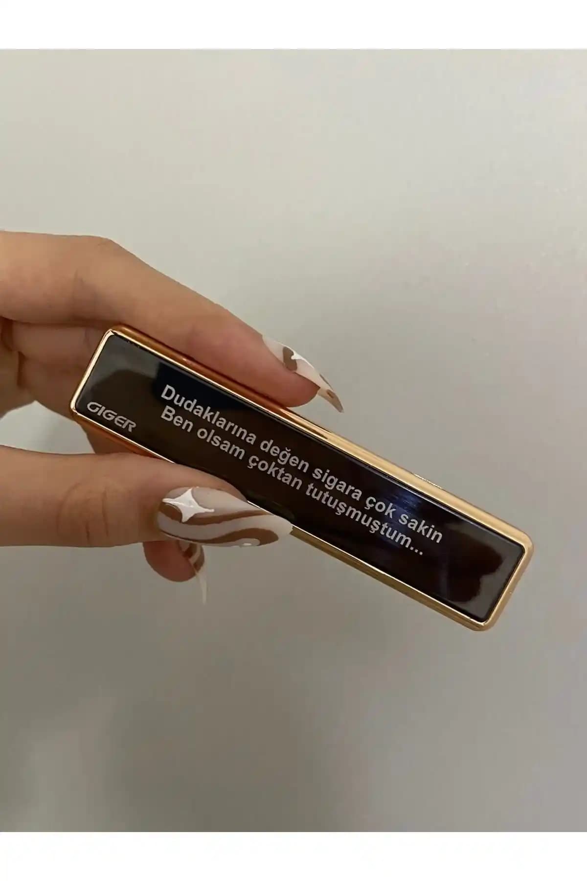 Harlofia USB Şarjlı Romantik Söz Yazılı Elektronik Çakmak Yenilikçi ve Estetik Tasarım