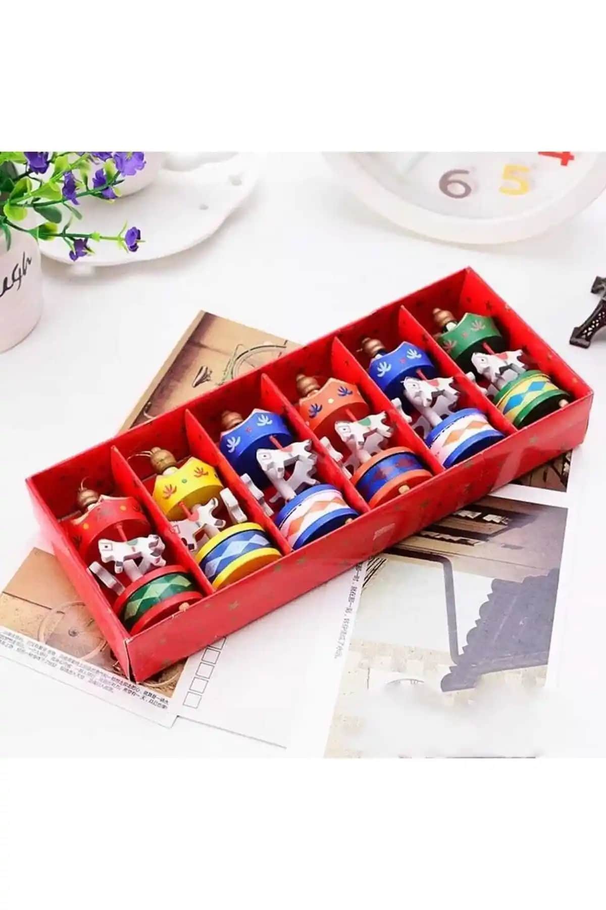 Harrols Merry Christmas Ahşap Atlı Karınca Süsleri: Renkli ve Kaliteli Noel Dekorasyon Seçeneği