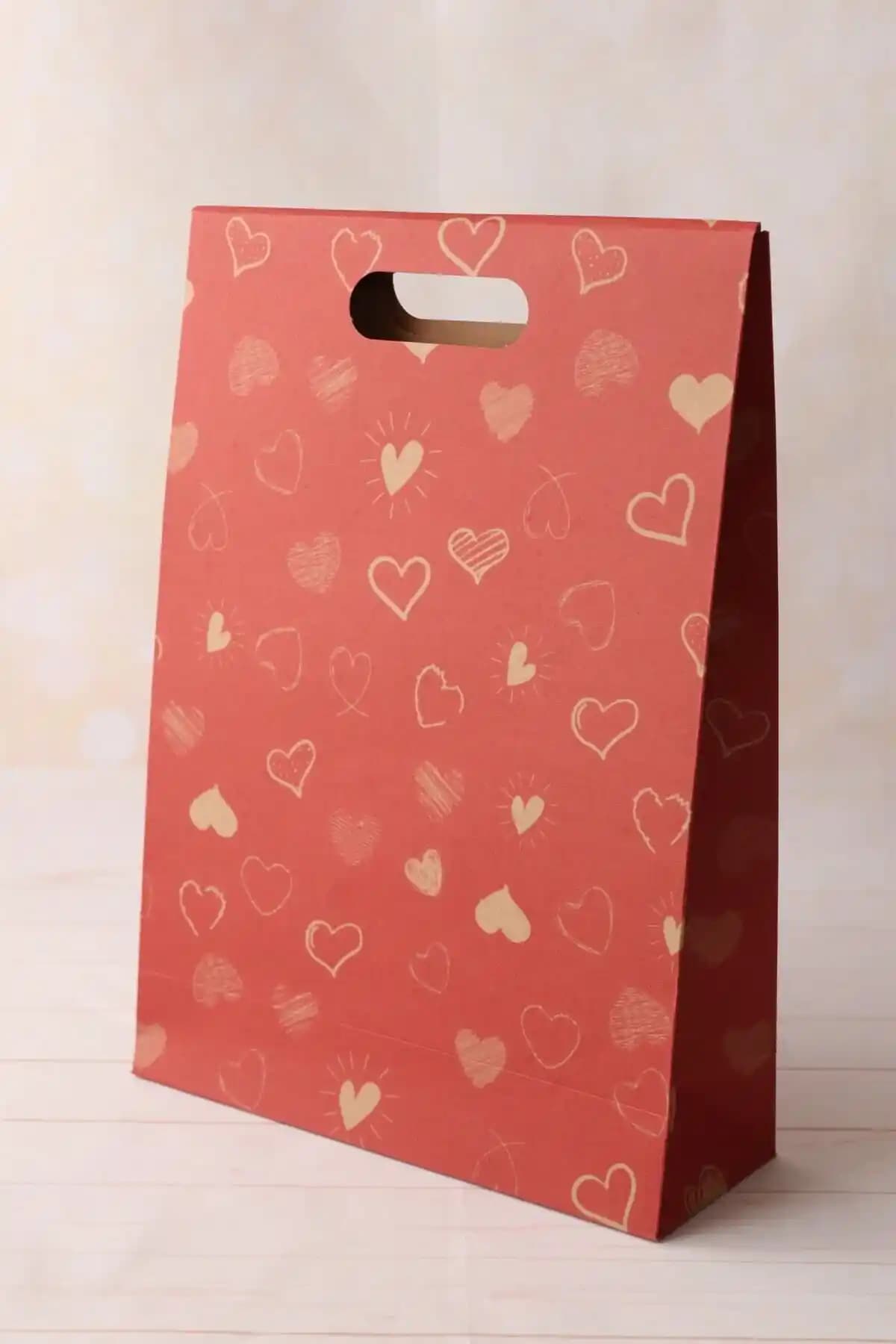 Hediye Paketleme Çözümleri: demontecraft Kırmızı Kalp Zarf ve reprodesign Kalp Harmanı Zarf Karşılaştırması