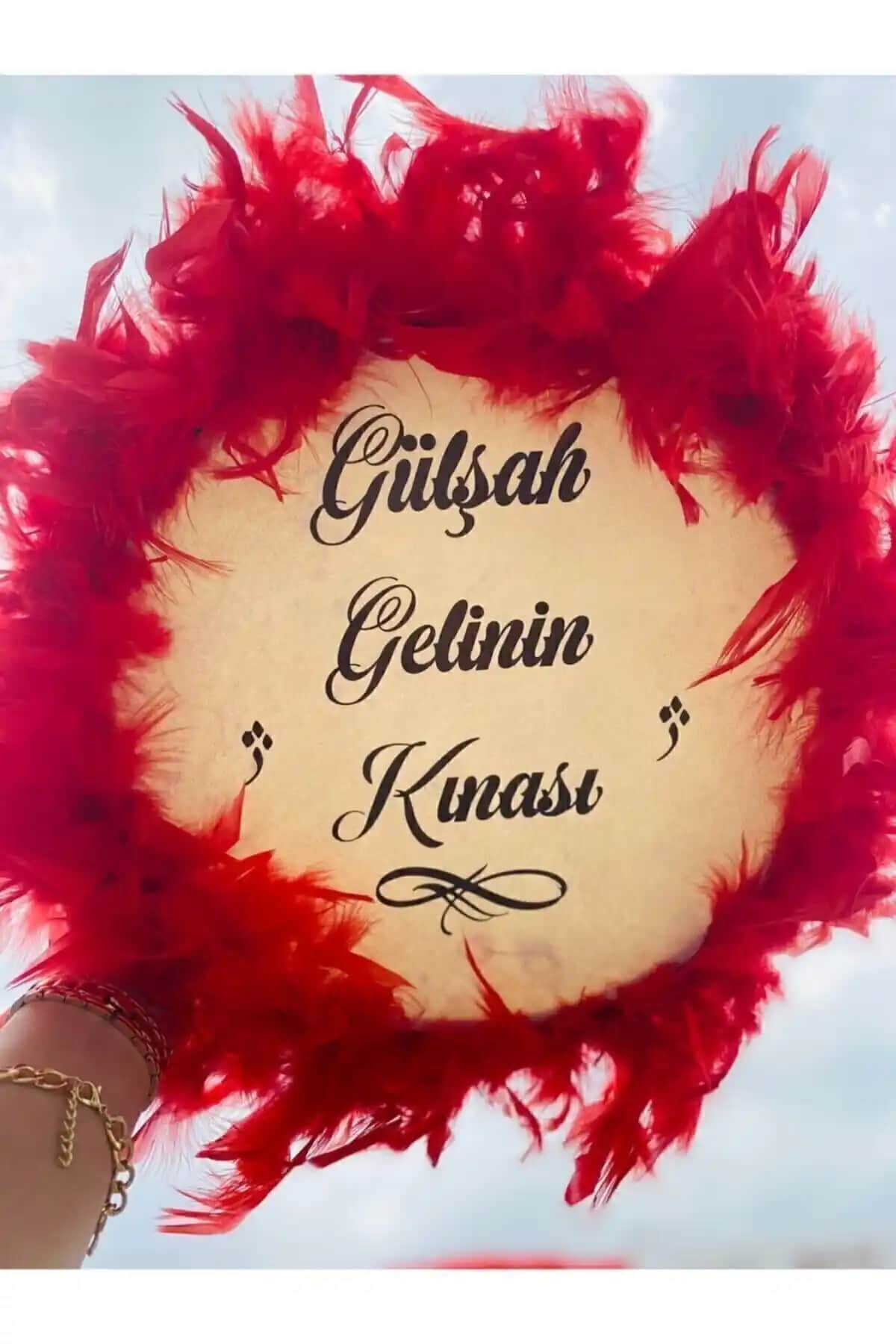 HİSARAKSESUAR Kırmızı Tüylü Gelin Tefi: Geleneksel ve Şık Düğün Aksesuarı Tanıtımı