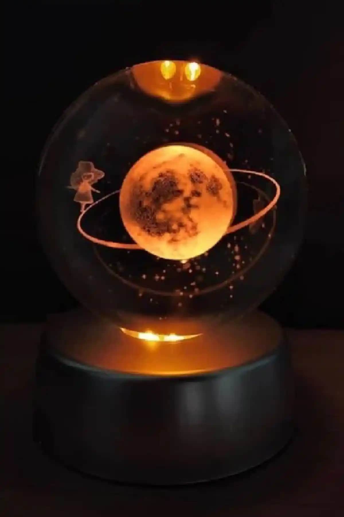 Işıklı Cam Küreler Karşılaştırması: Samanyolu ve Dünya Haritası Tasarımları